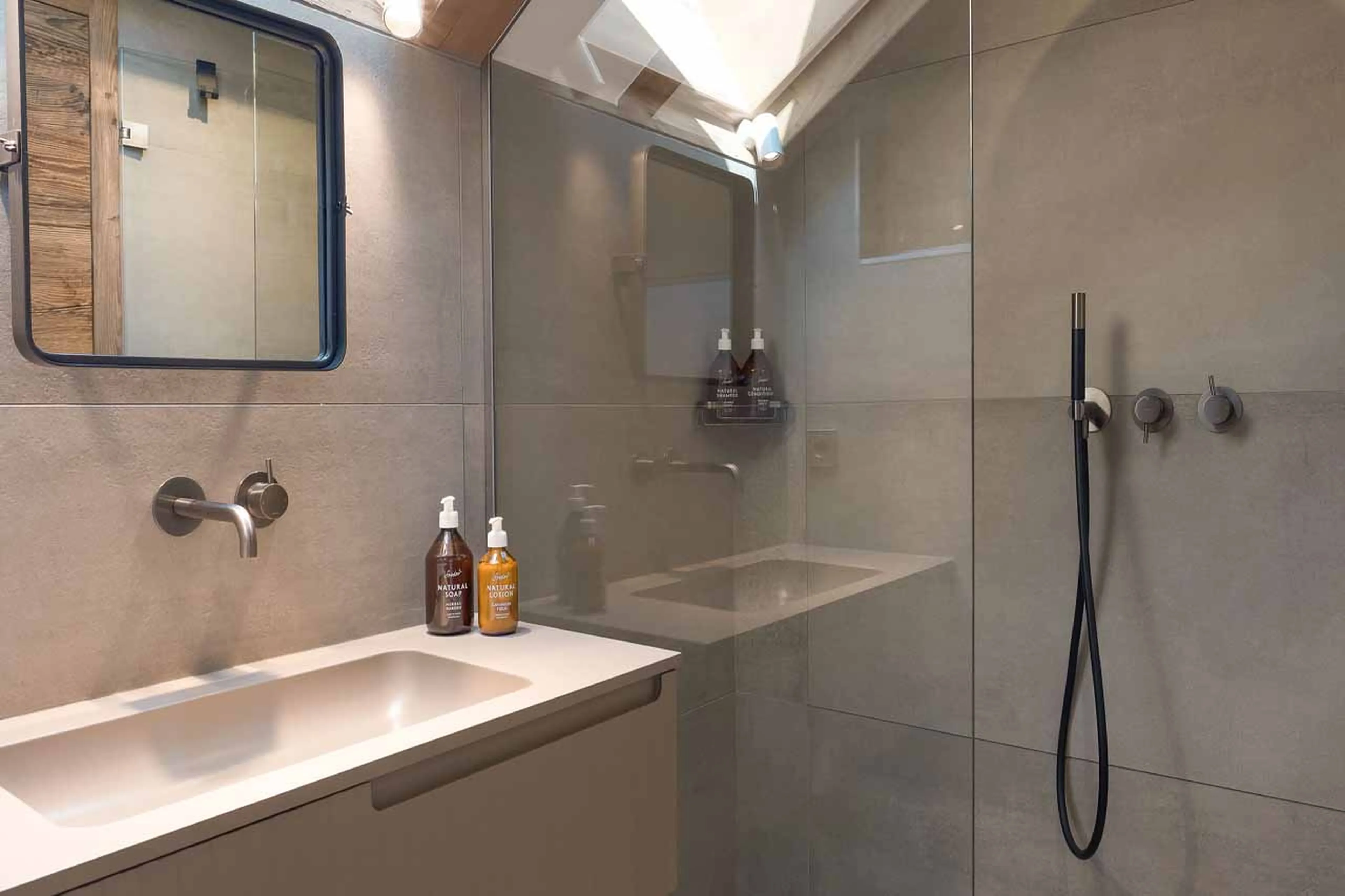 Bedroom 2 shower at Etoile des Neige in Meribel