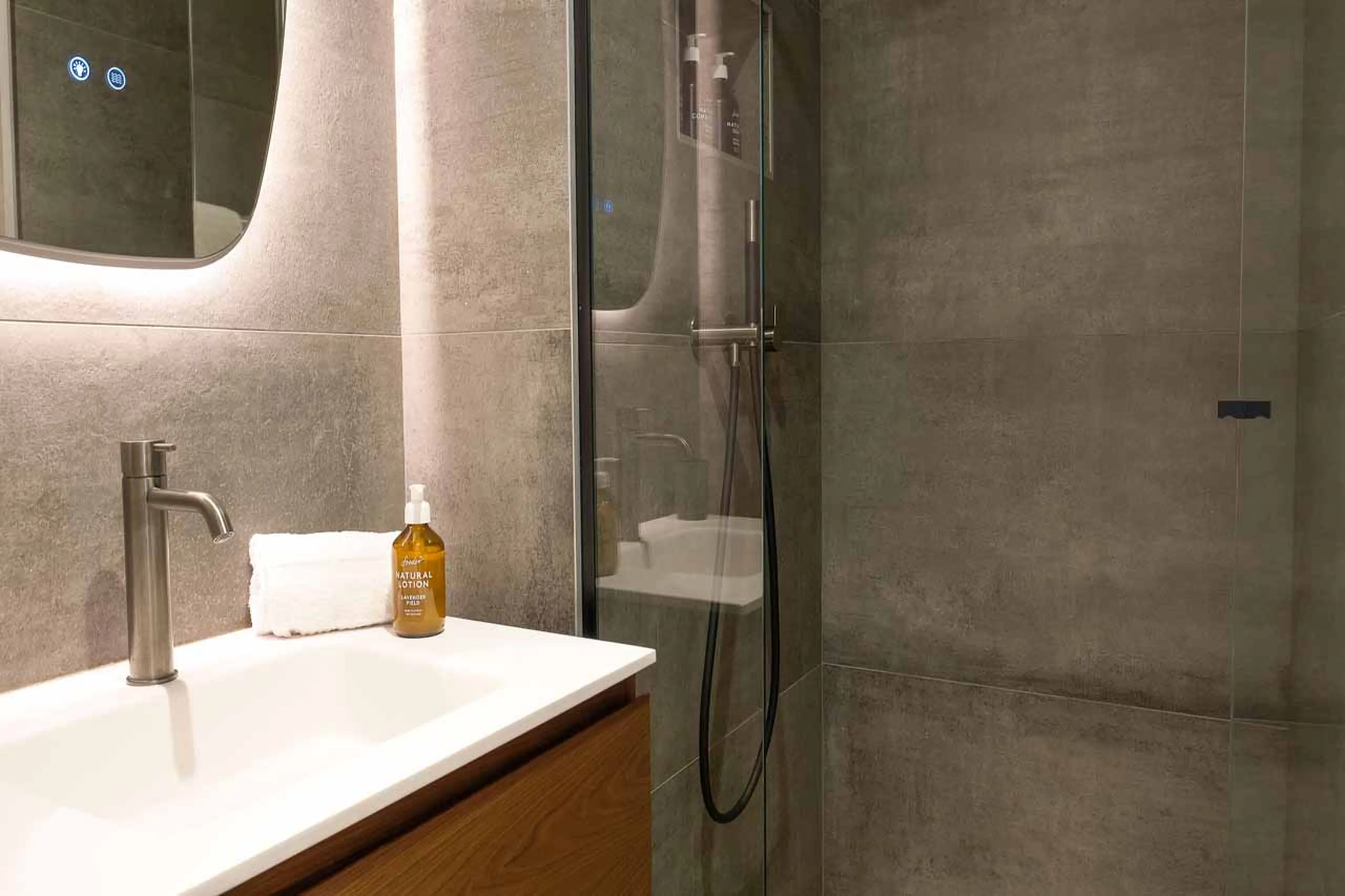 Bedroom 4 en-suite at Etoile des Neige in Meribel