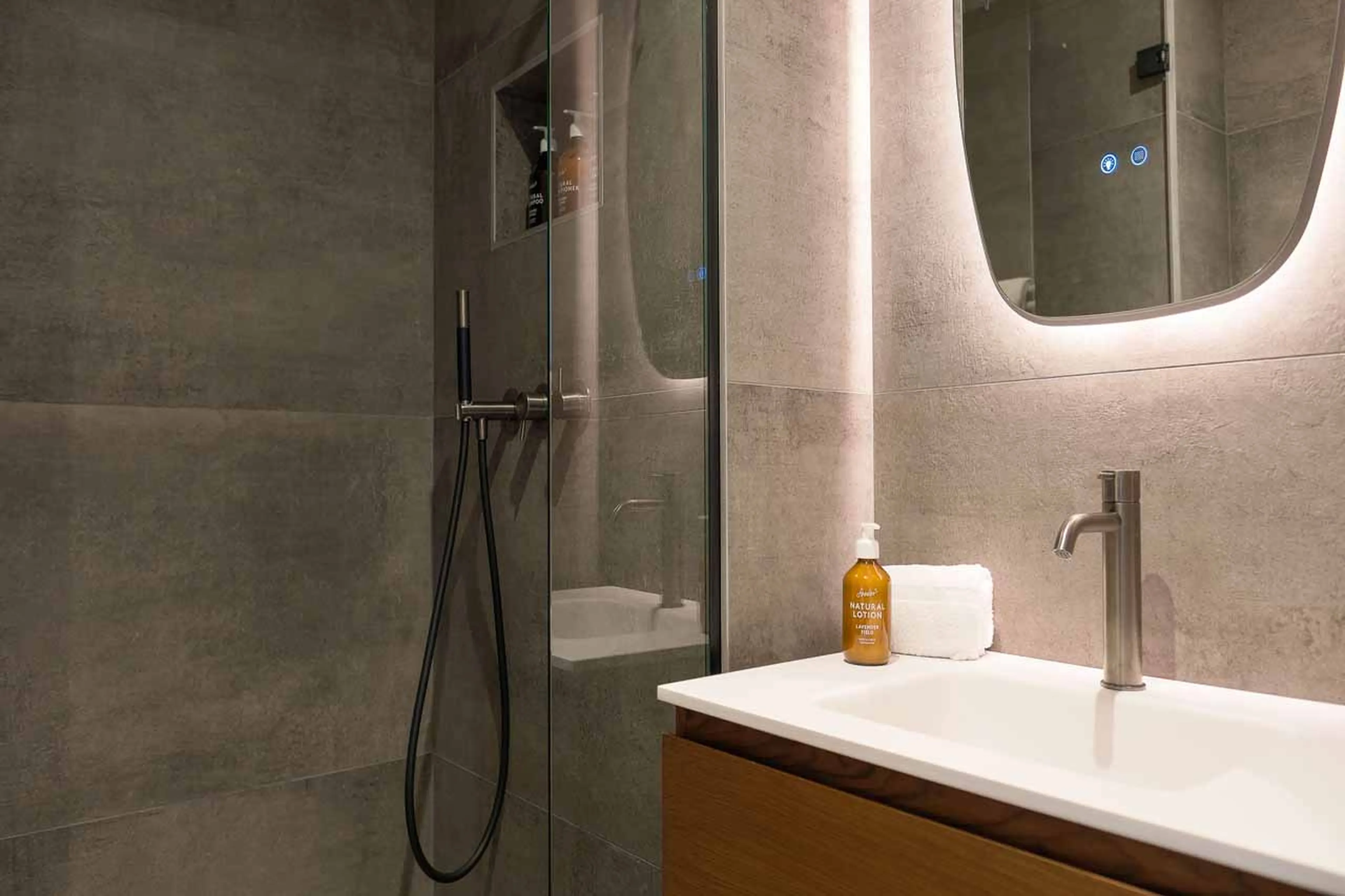 Bedroom 5 en-suite at Etoile des Neige in Meribel