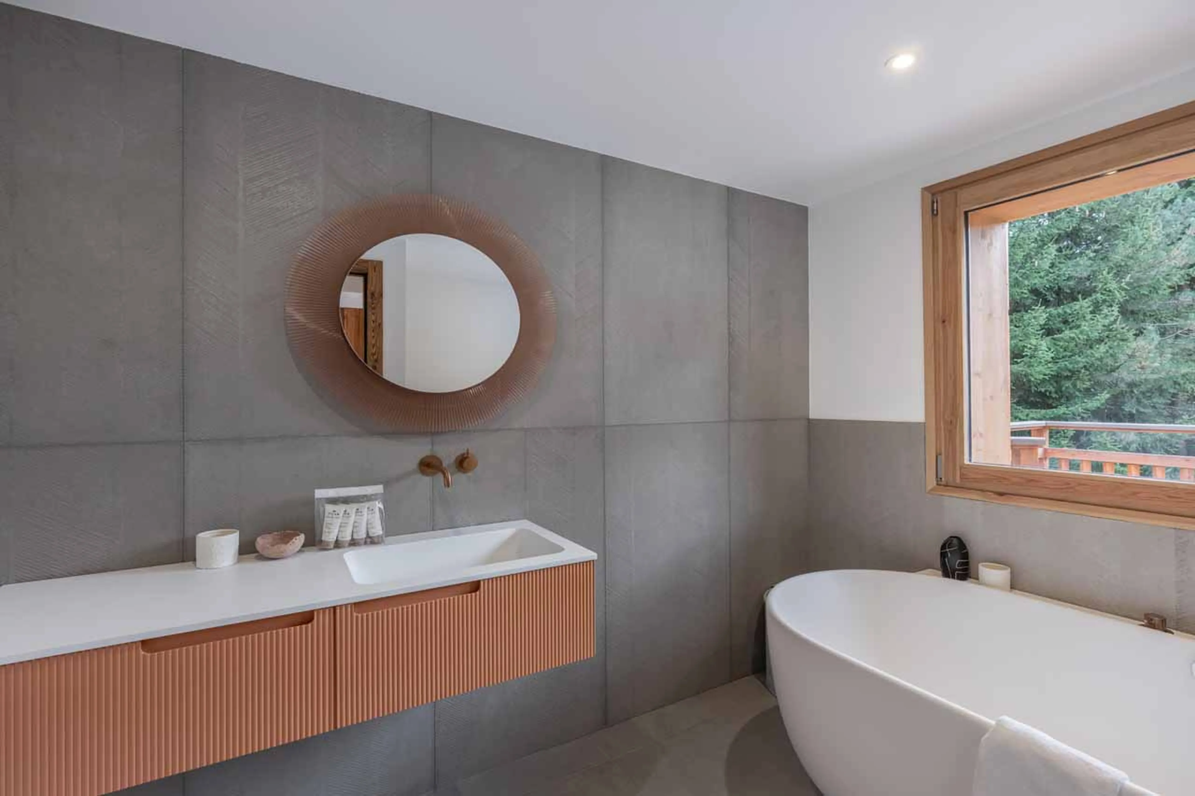 Bedroom 1 shower at Etoile des Neige in Meribel