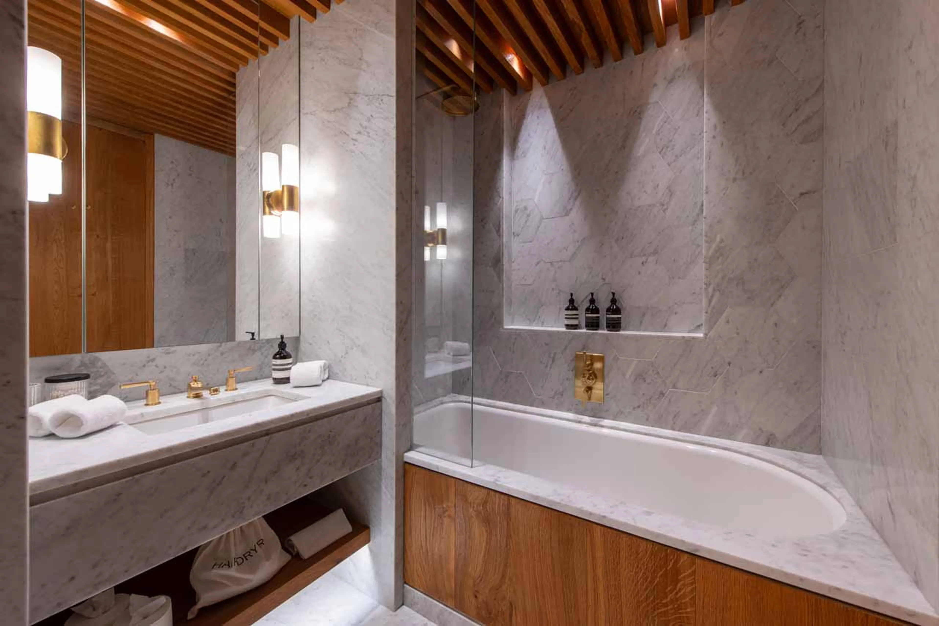 Bedroom 1 en-suite at Chalet Etoile du Nord East Wing in Val d'Isere