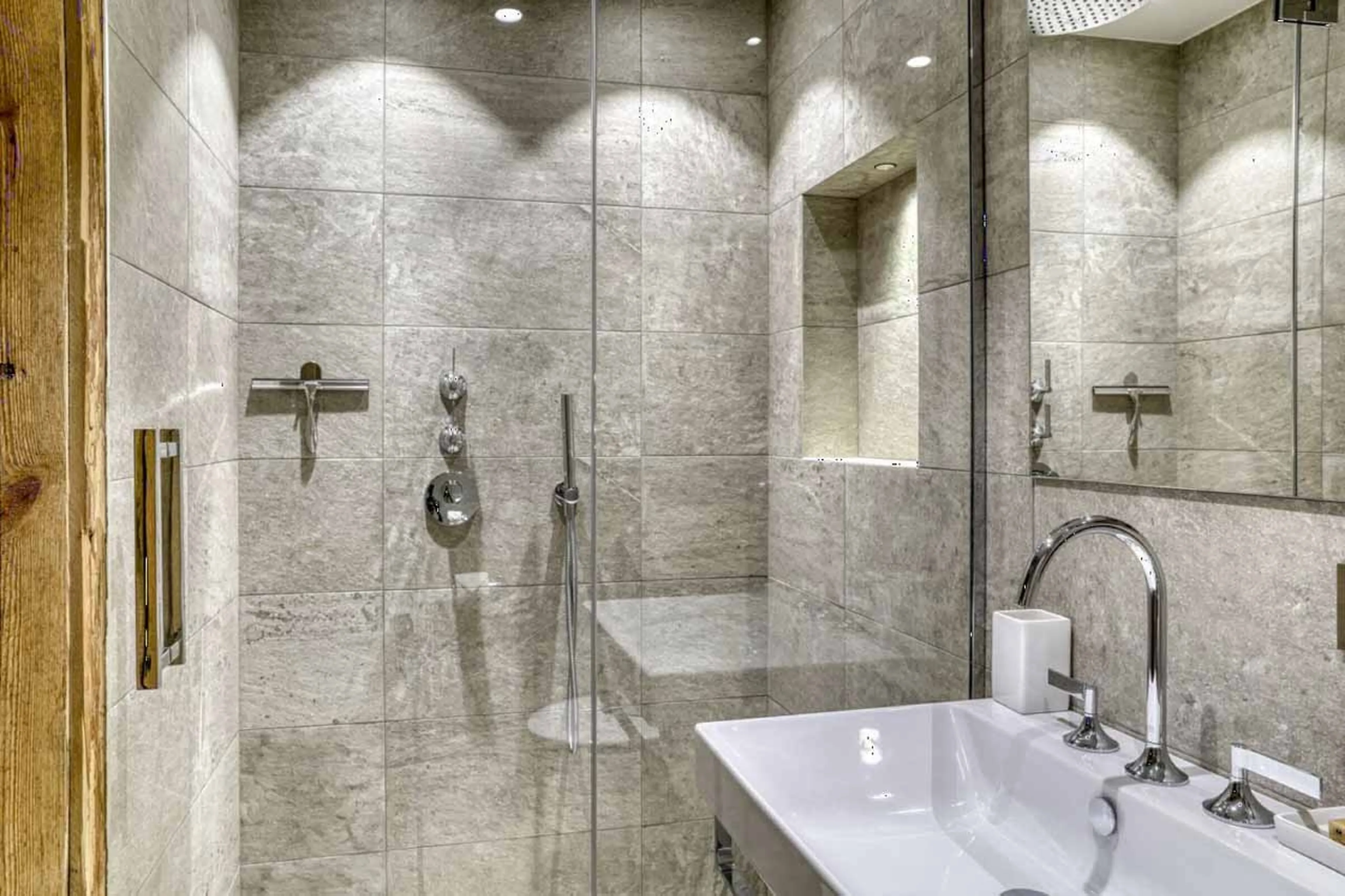 Bedroom 1 en-suite at Chalet Etoile du Nord in Megeve