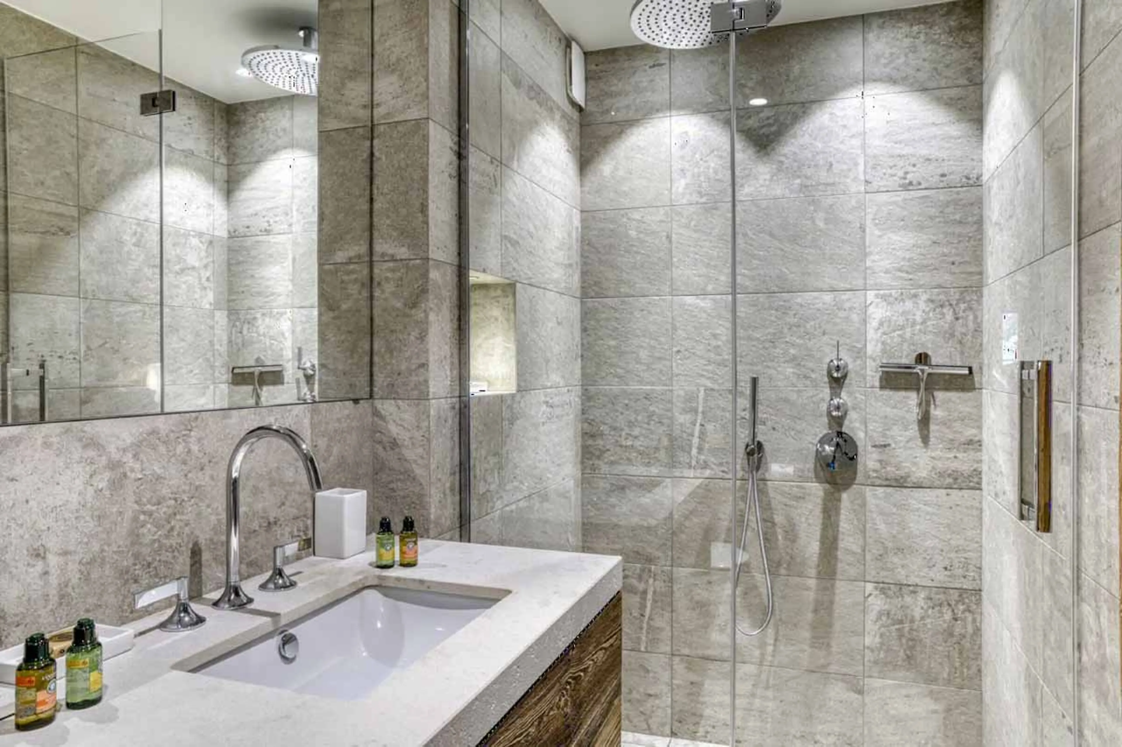 Bedroom 4 en-suite at Chalet Etoile du Nord in Megeve