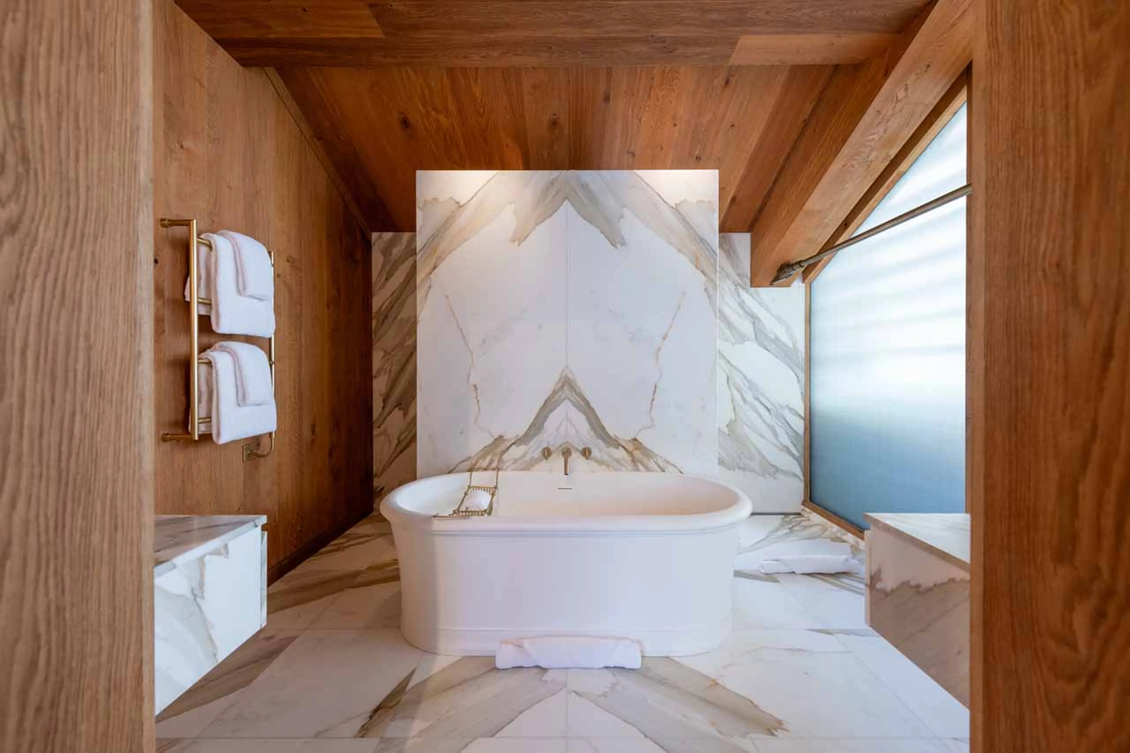 Free-standing bathtub at Chalet Etoile du Nord - West Wing in Val d'Isere