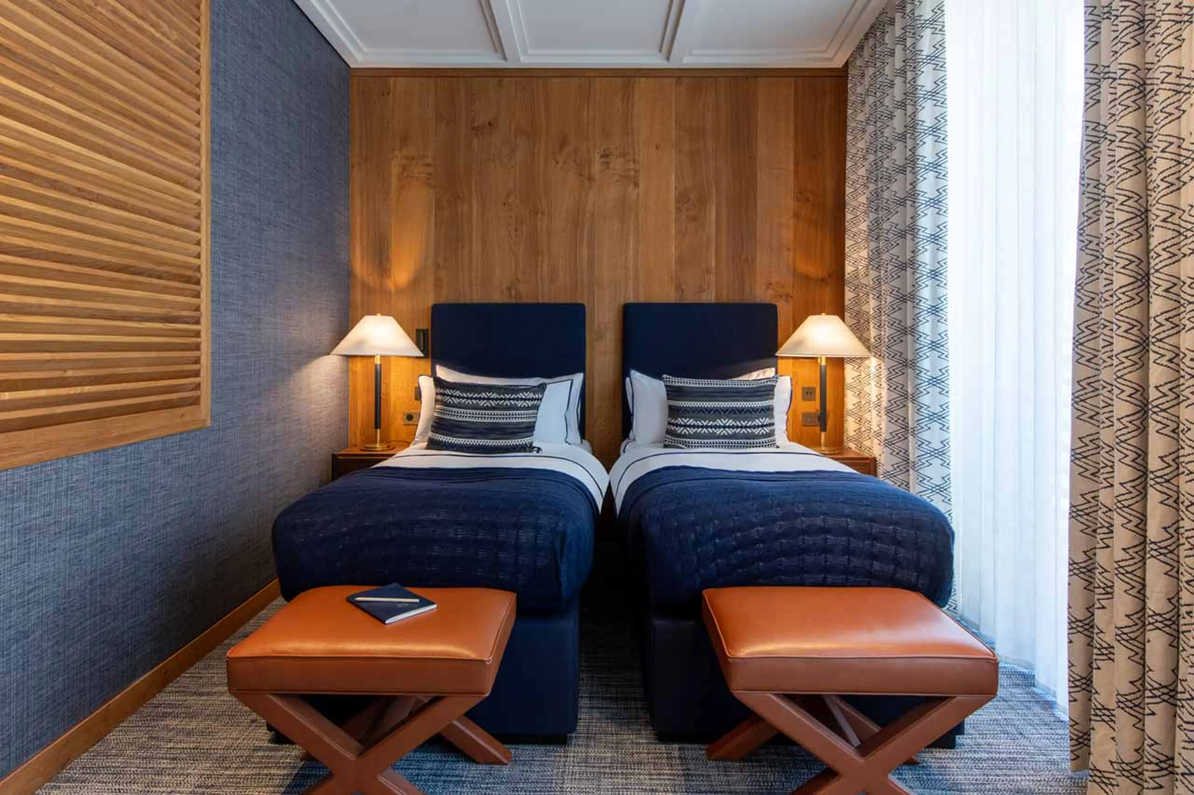 Desk in bedroom four at Chalet Etoile du Nord - West Wing in Val d'Isere