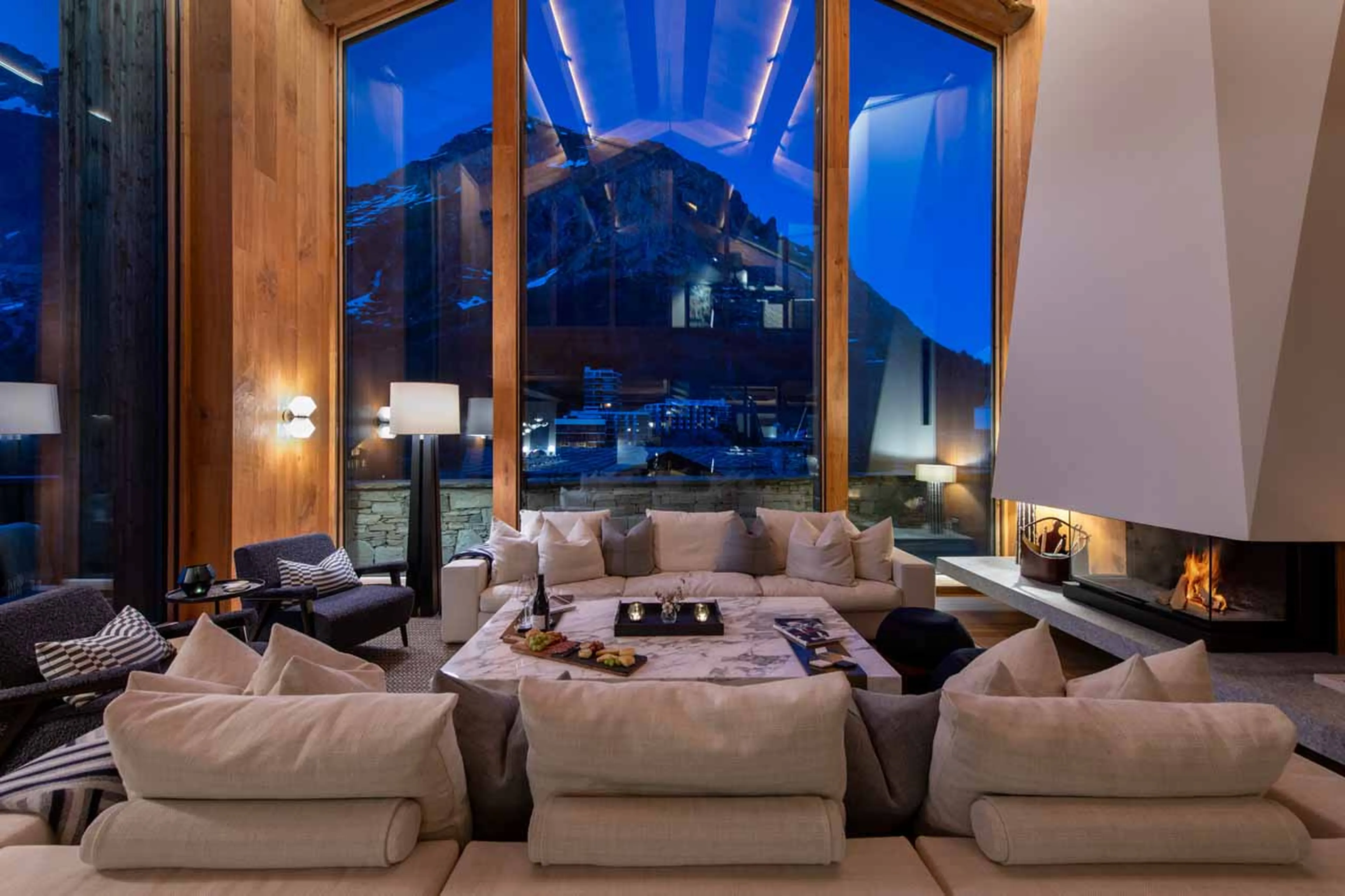 Living area at night at Etoile du Nord West in Val d'Isere