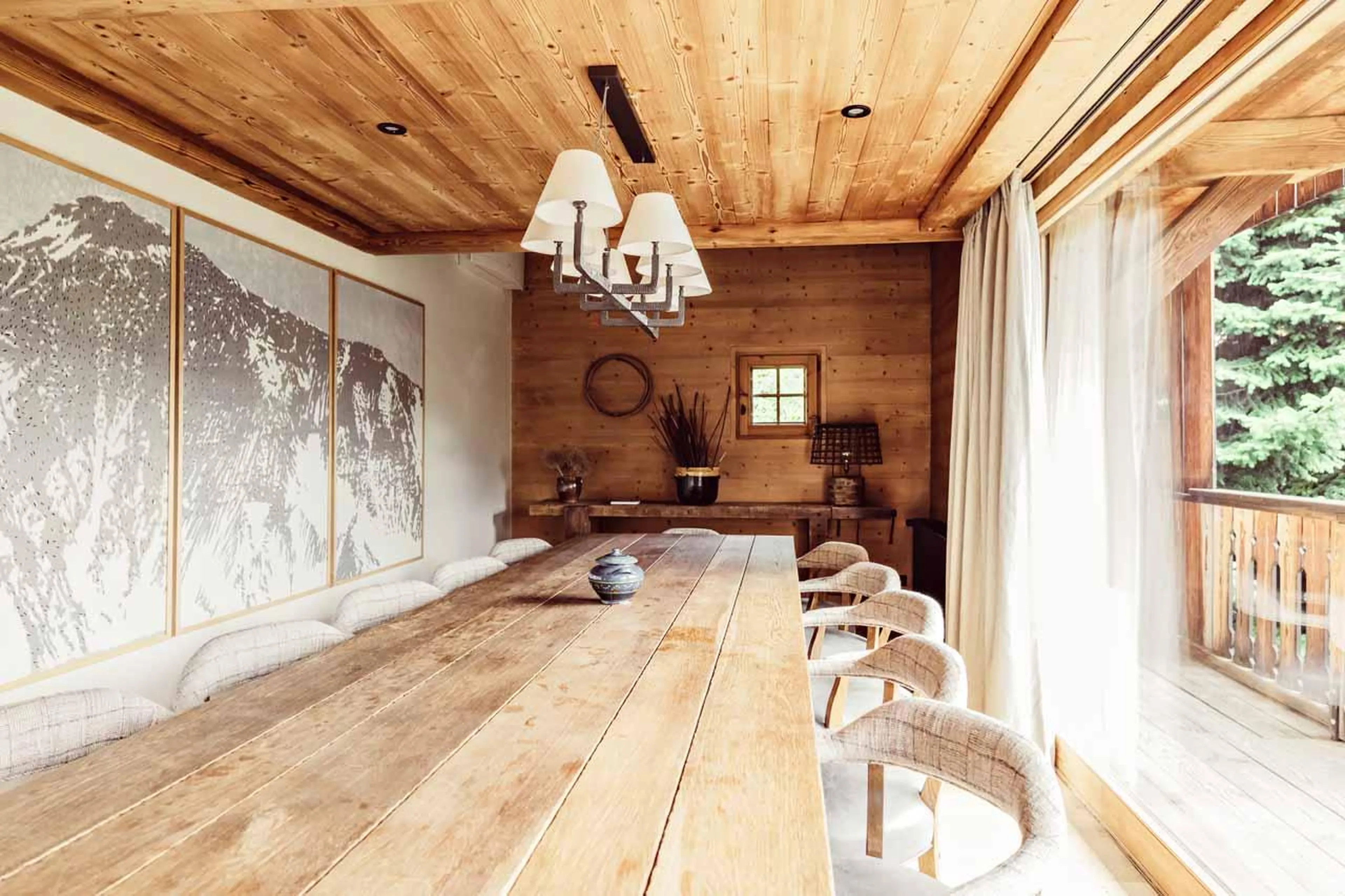 Long wooden dining table in Chalet Eustache, Megeve