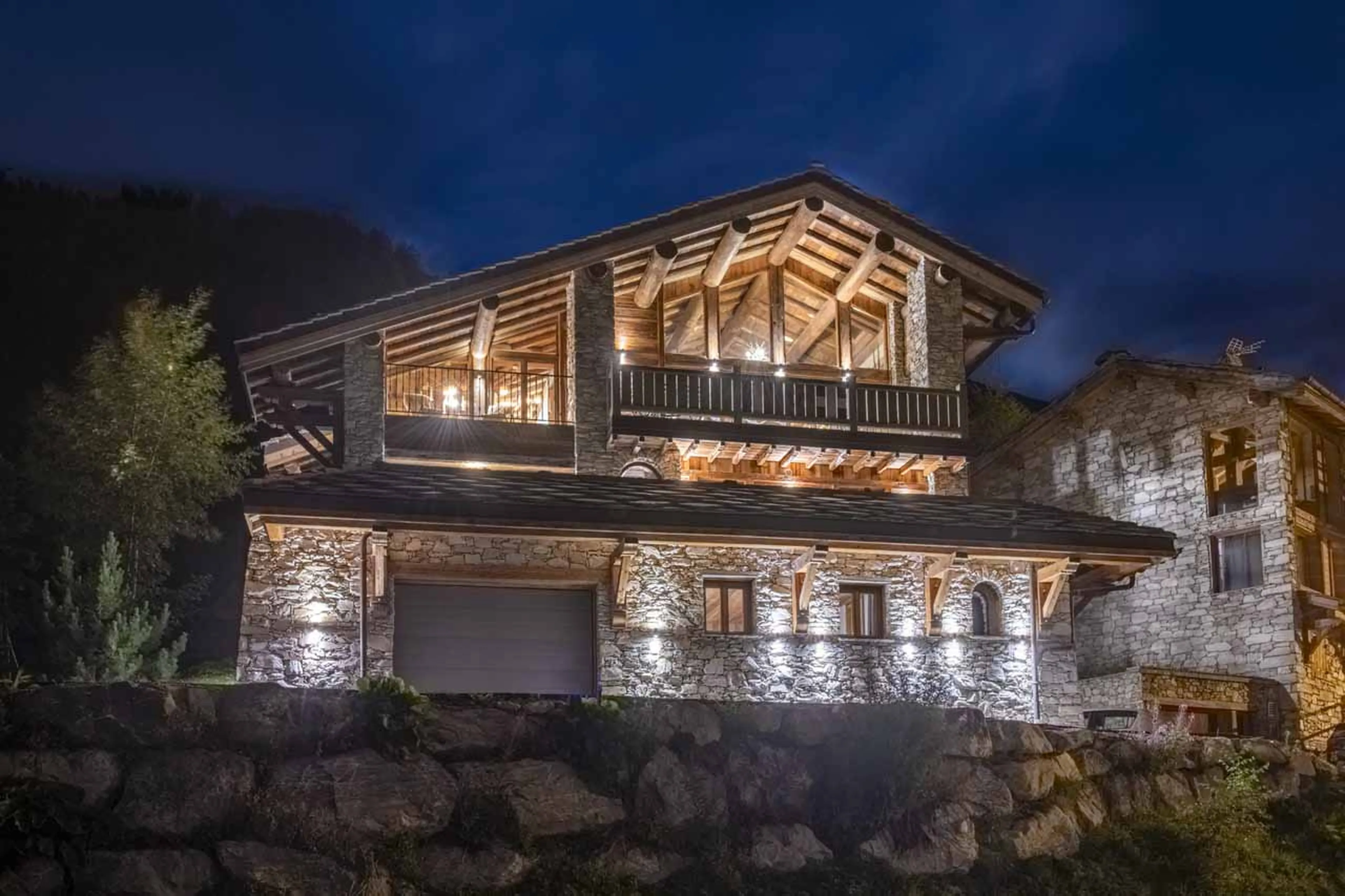 Exterior of Chalet Face a Face in Val d'Isere at night