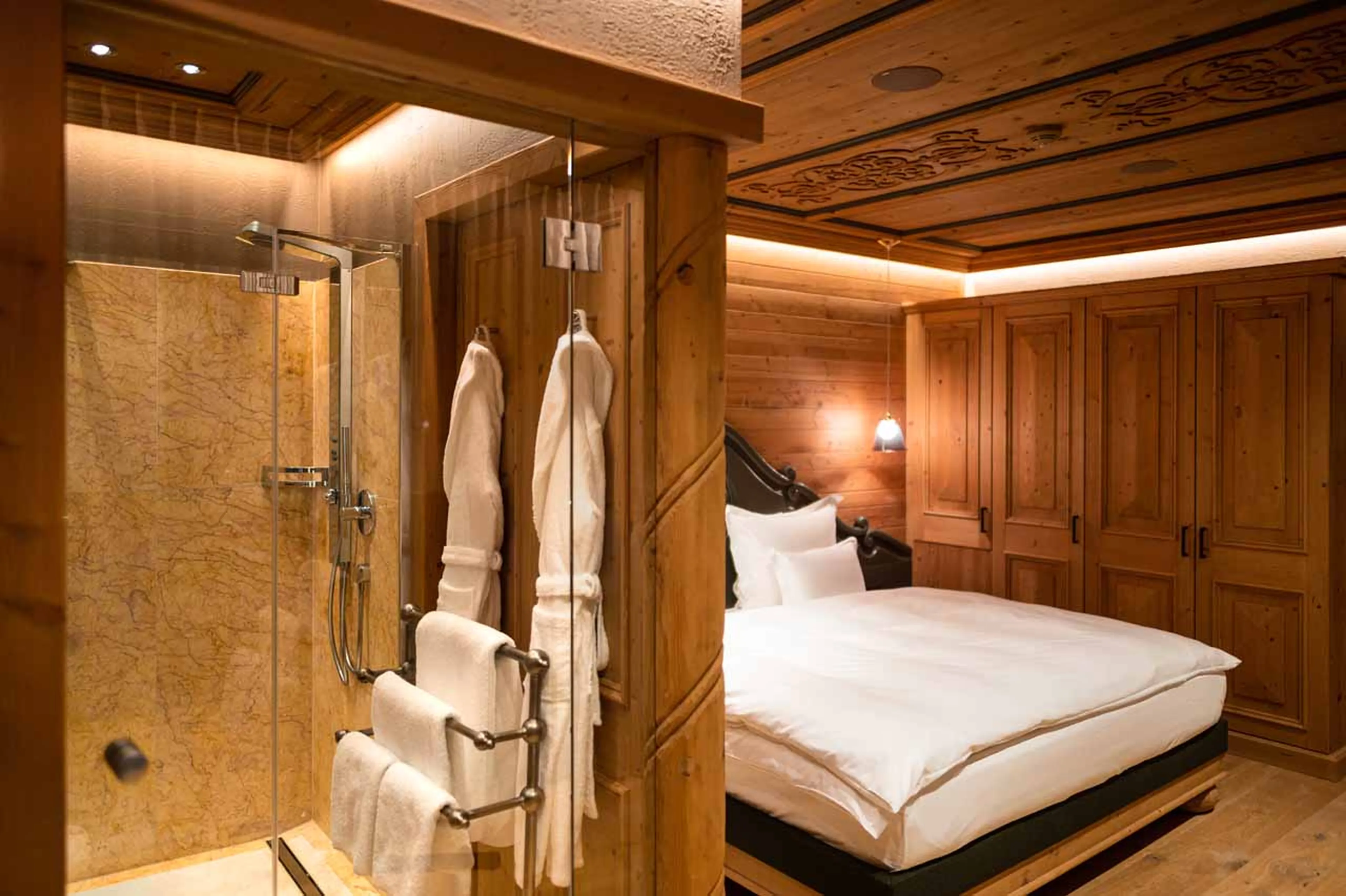 Bedroom two king-size bed at Chalet Falcon in Lech