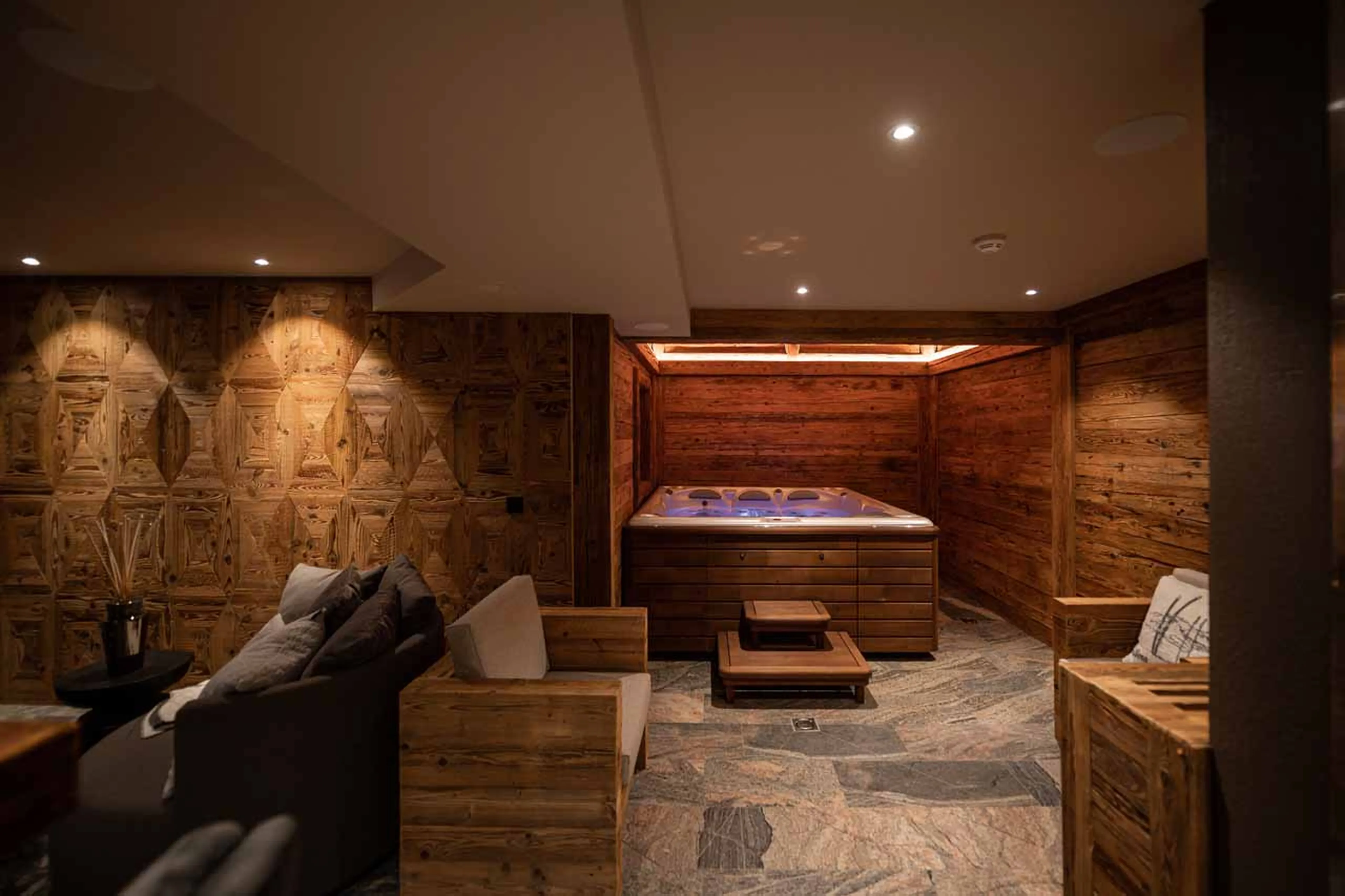 Hot tub at Chalet Falcon in Lech