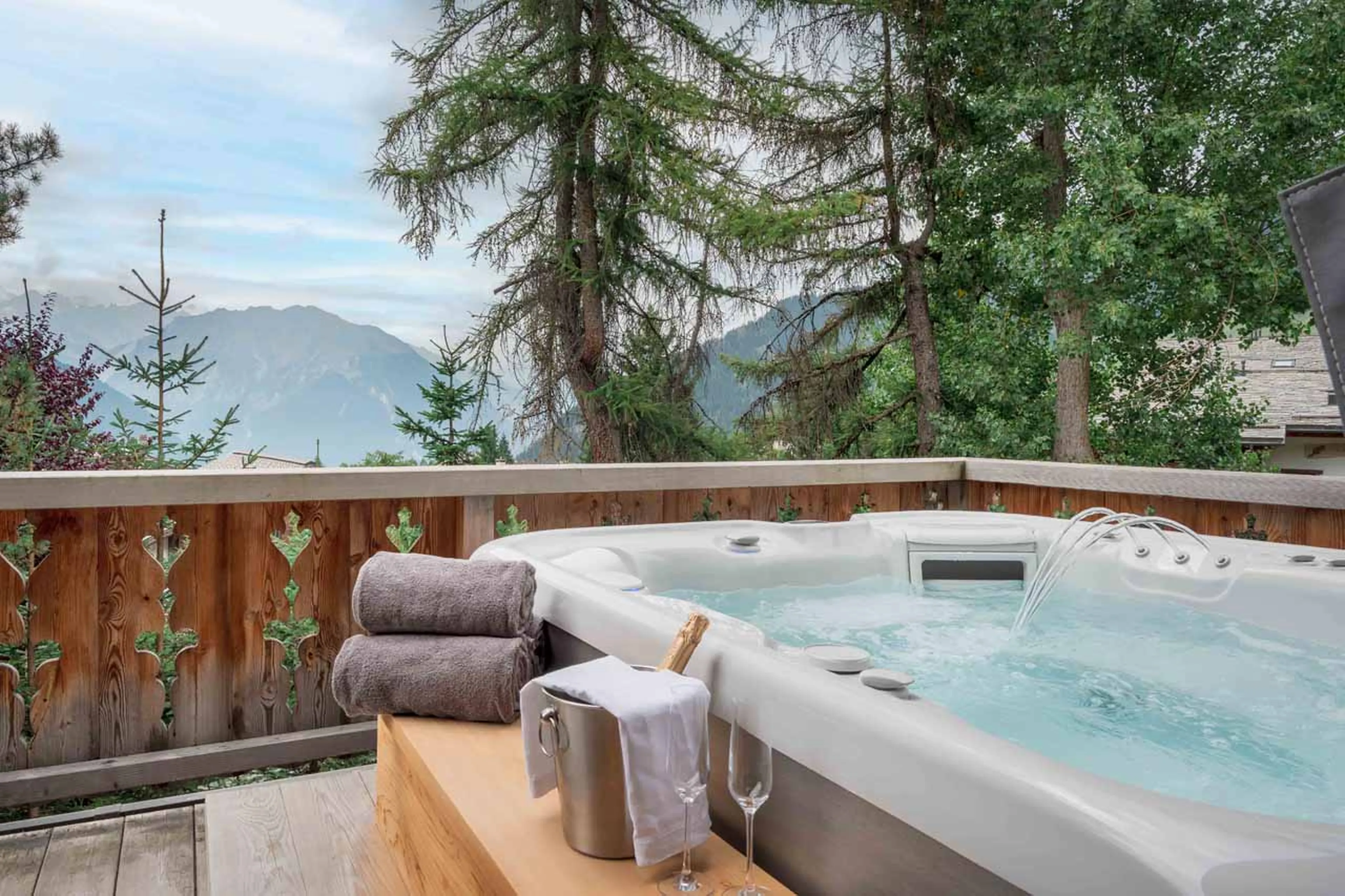 Hot tub on balcony at Chalet Feuillu in Verbier