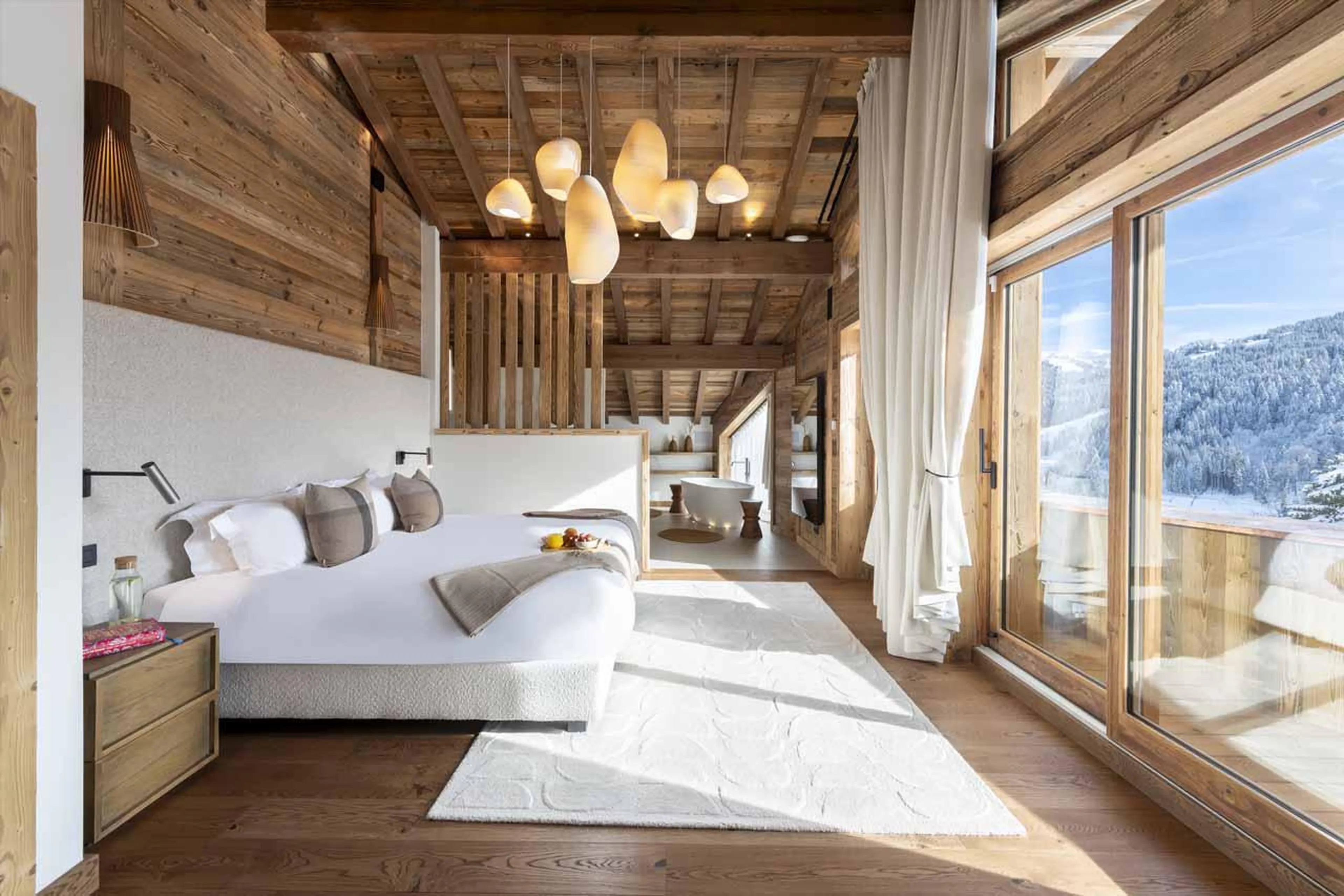 Double bedroom with access to balcony in Chalet Fika, Les Gets