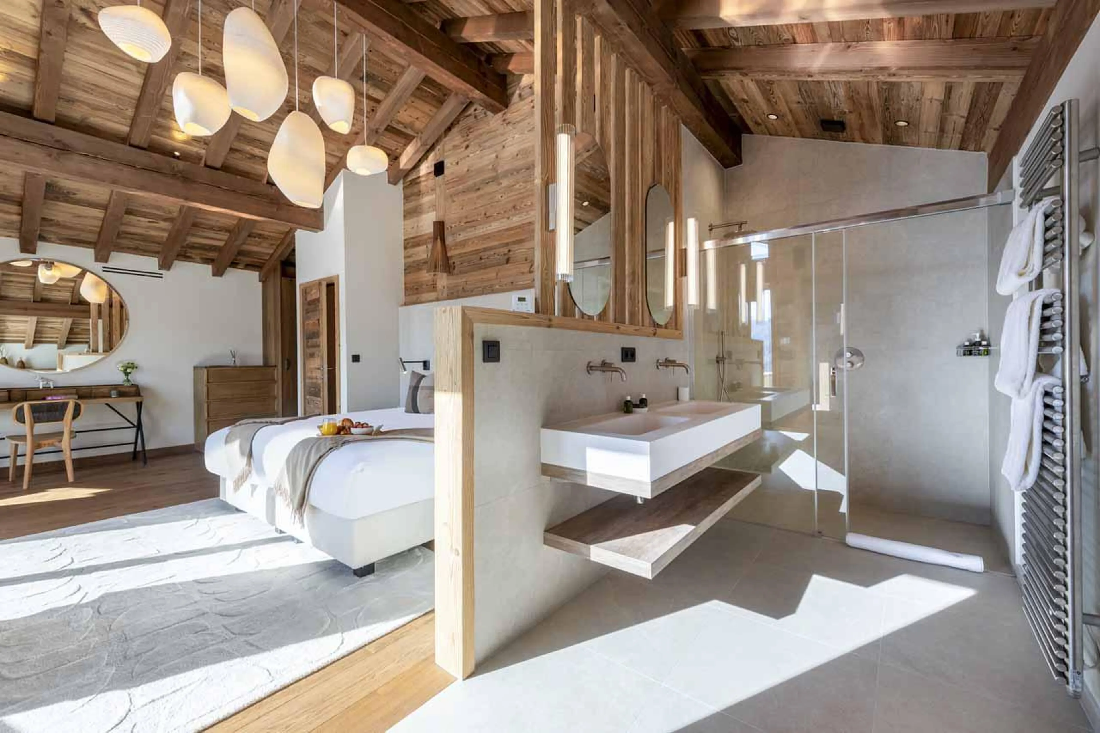 Open en-suite in double bedroom in Chalet Fika, Les Gets