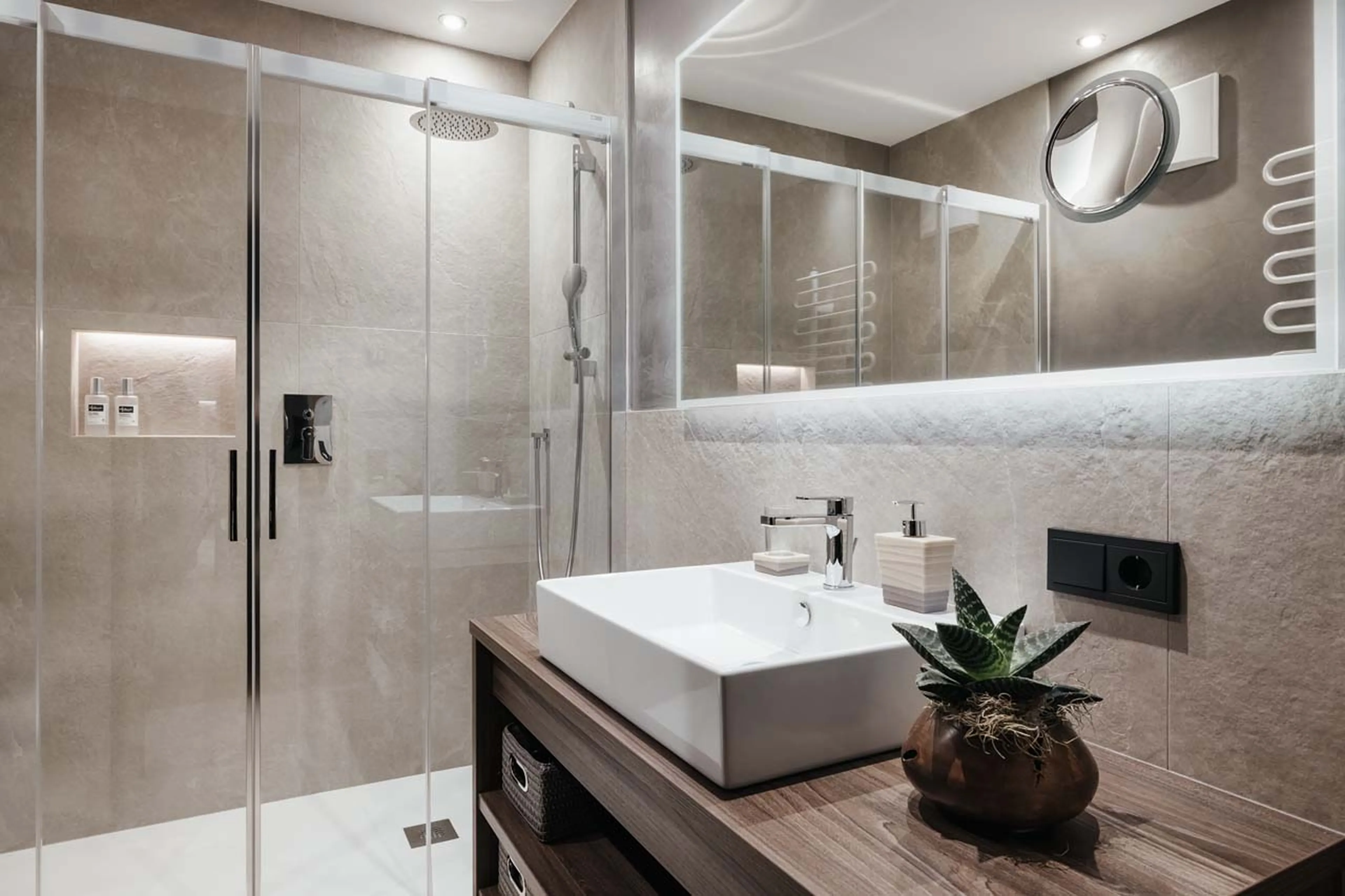 En-suite shower room in Chalet Filip, Val Gardena