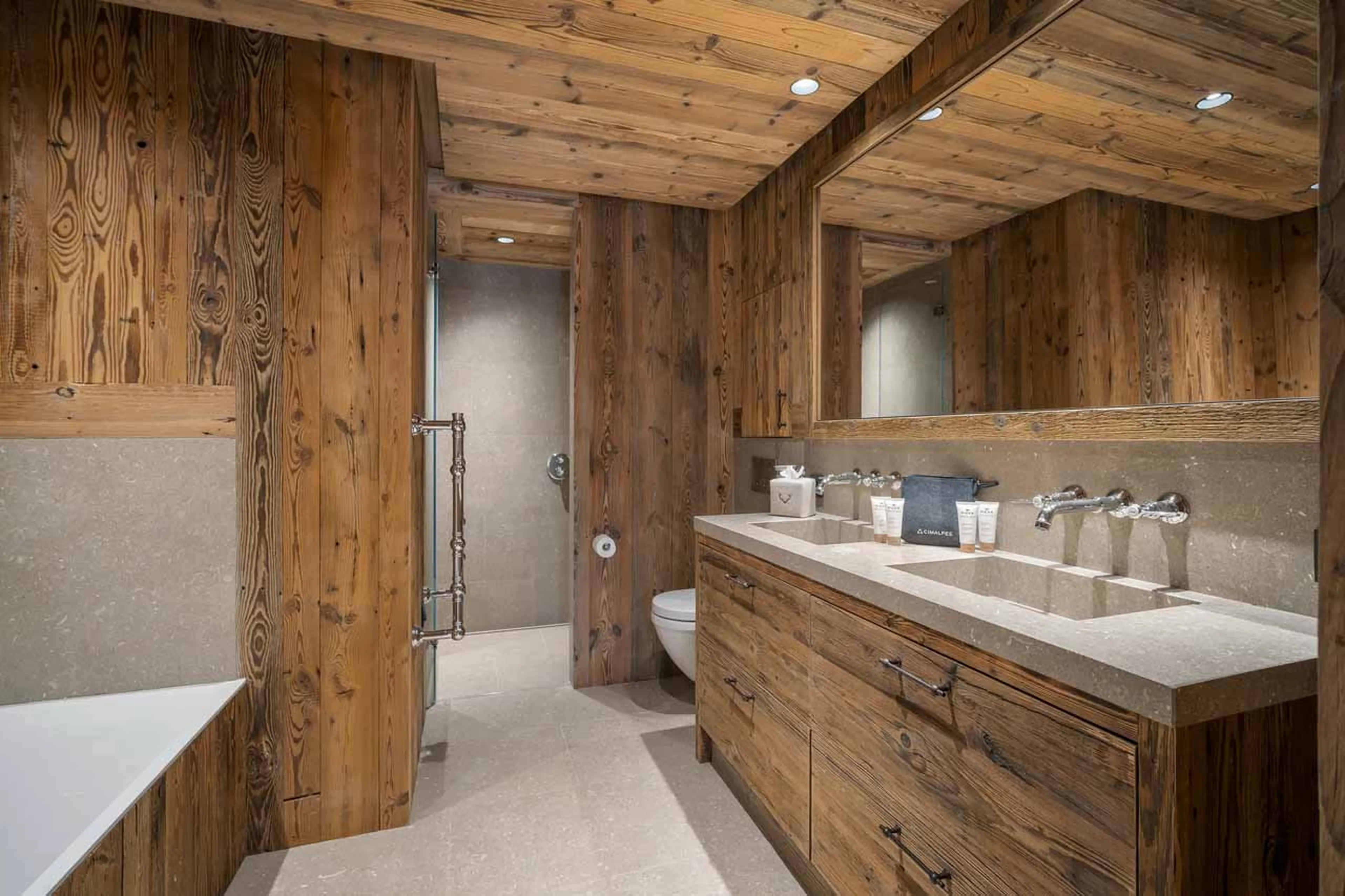 Bedroom 1 en-suite at Chalet Flocon des Iles in St Martin de Belleville