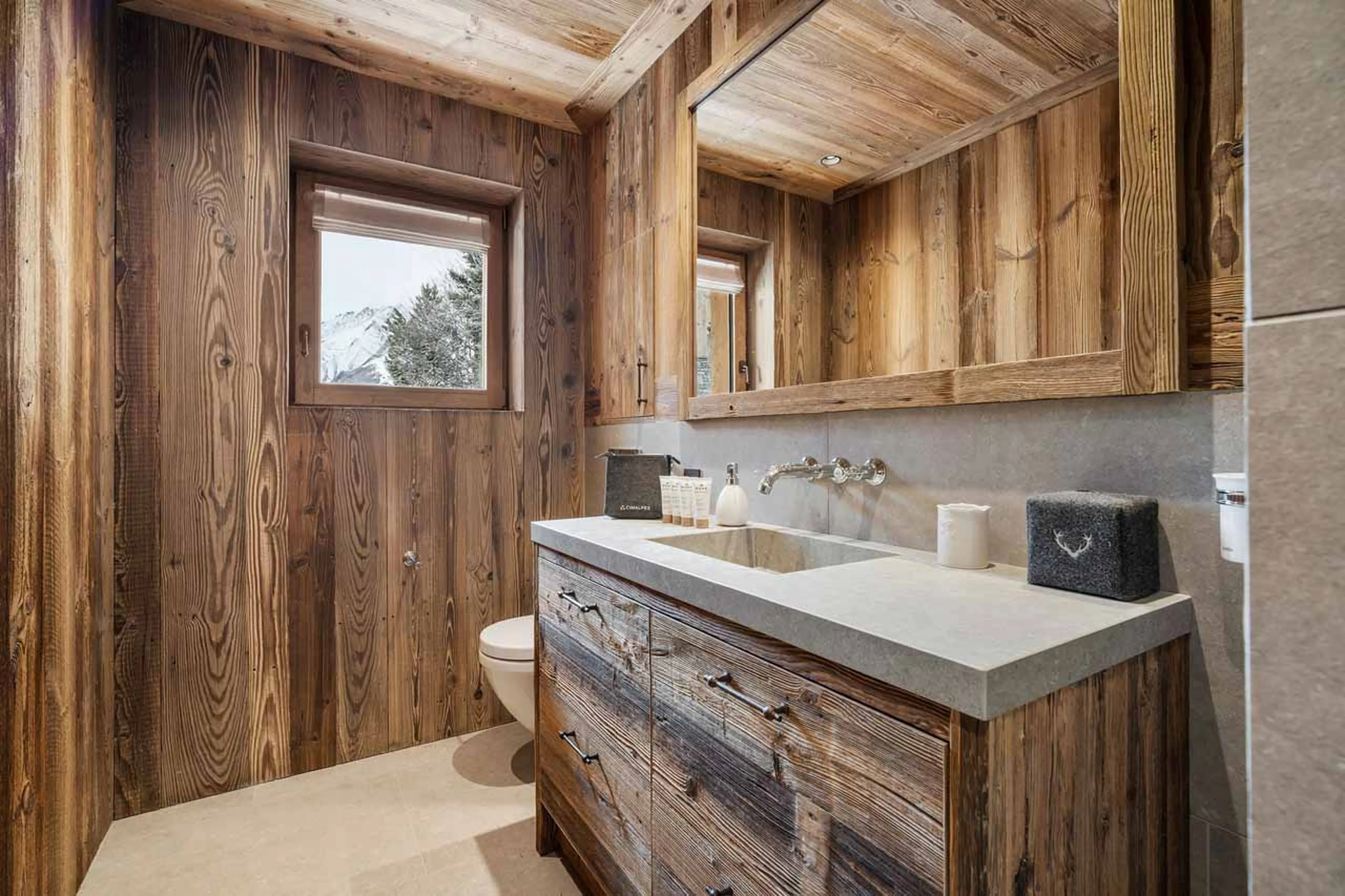 Bedroom 5 en-suite at Chalet Flocon des Iles in St Martin de Belleville