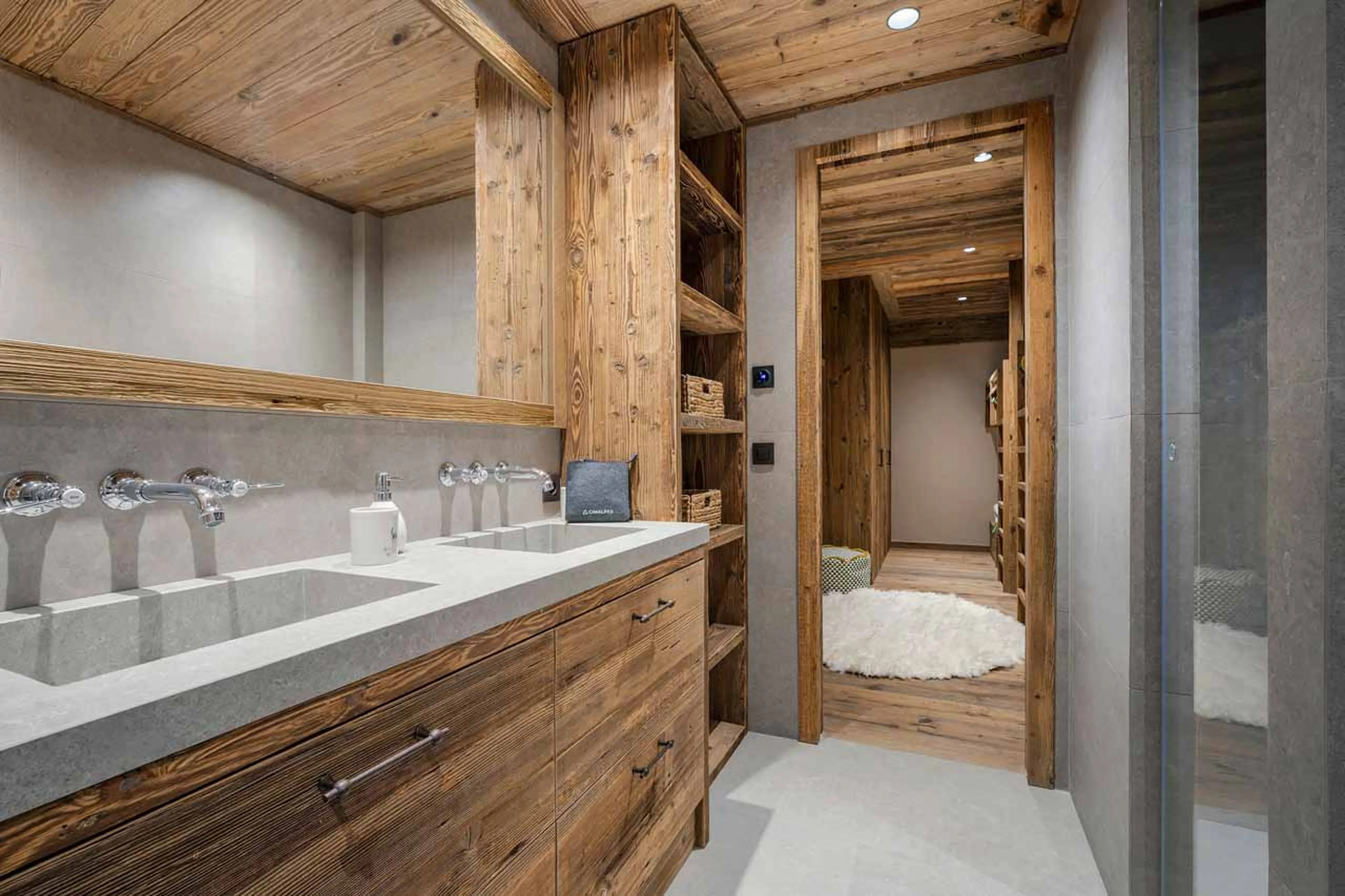 Bedroom 6 en-suite at Chalet Flocon des Iles in St Martin de Belleville