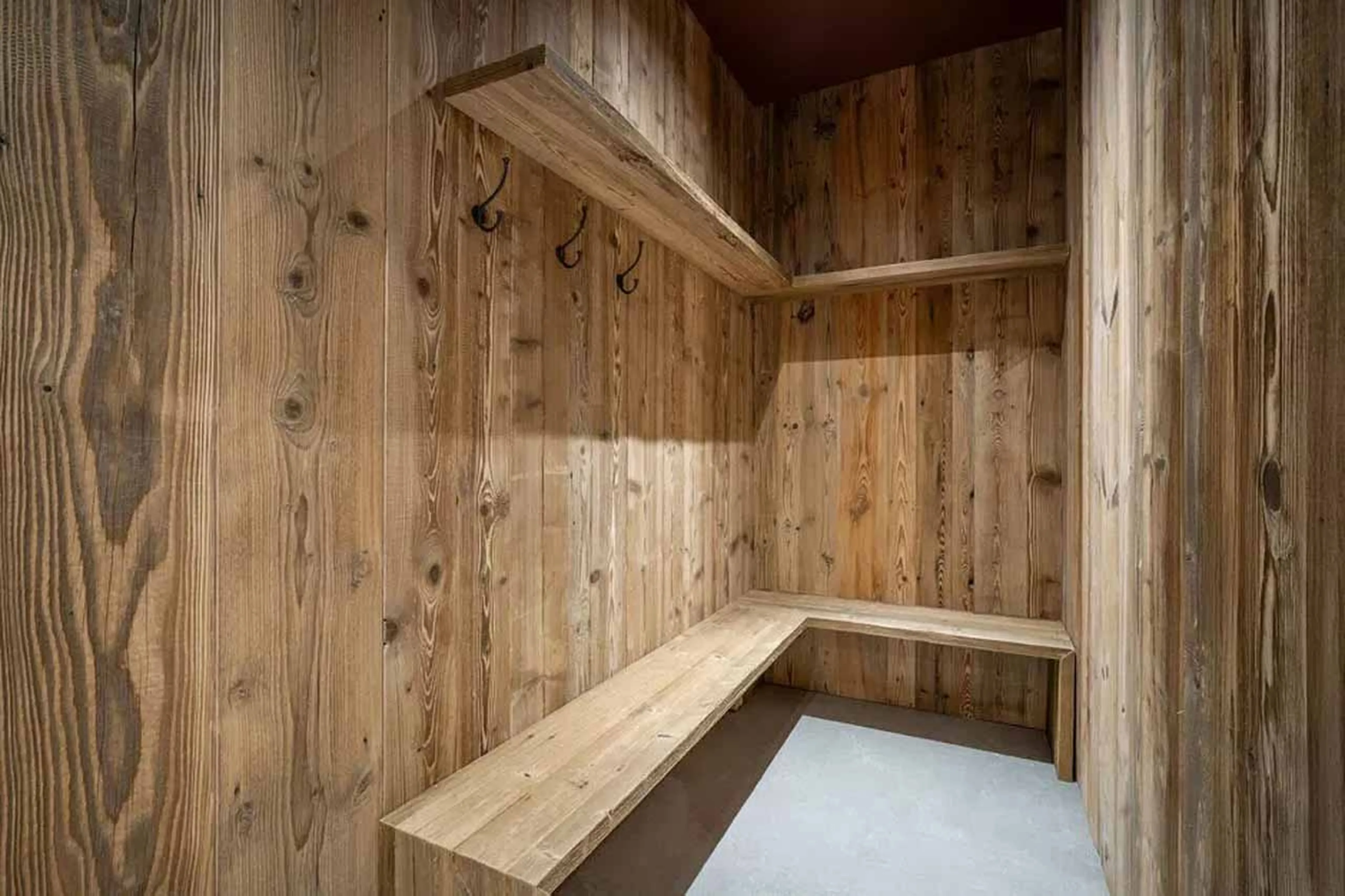 Ski room at Chalet Flocon des Iles in St Martin de Belleville