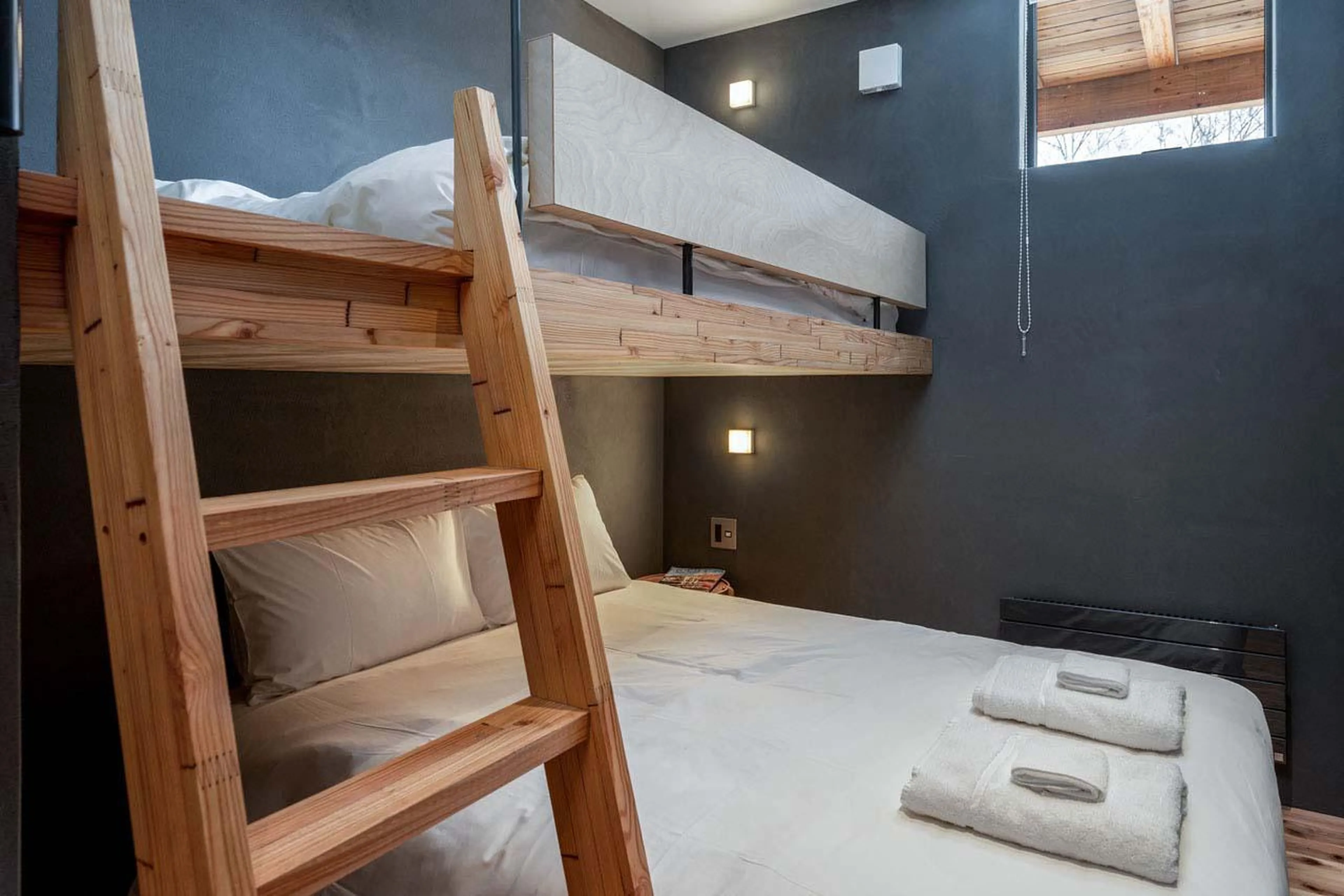 Bedroom with single over double bunk bed at Chalet Foxwood B in Niseko