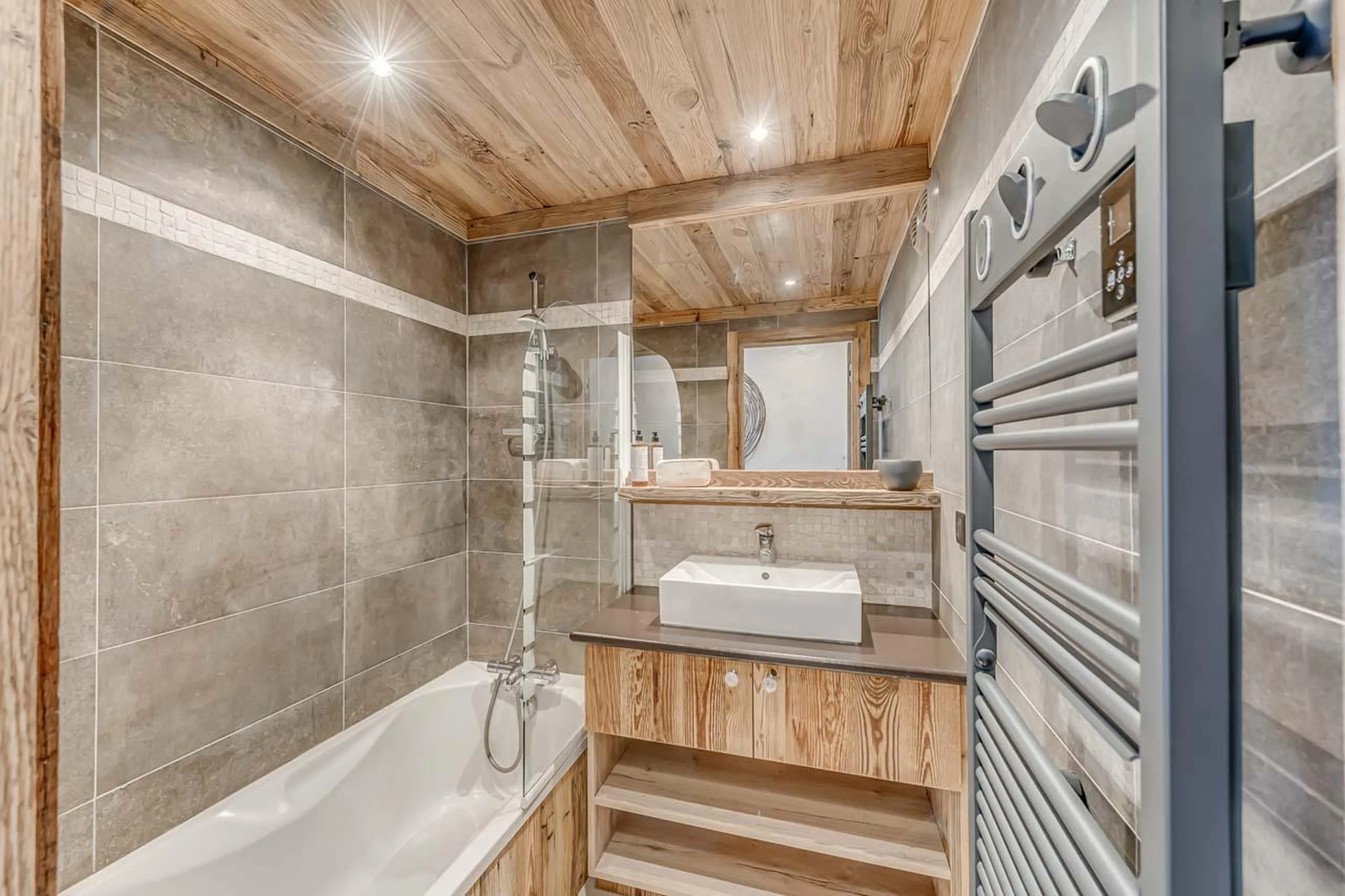 En suite bathroom with bath at Chalet Ganga in Tignes