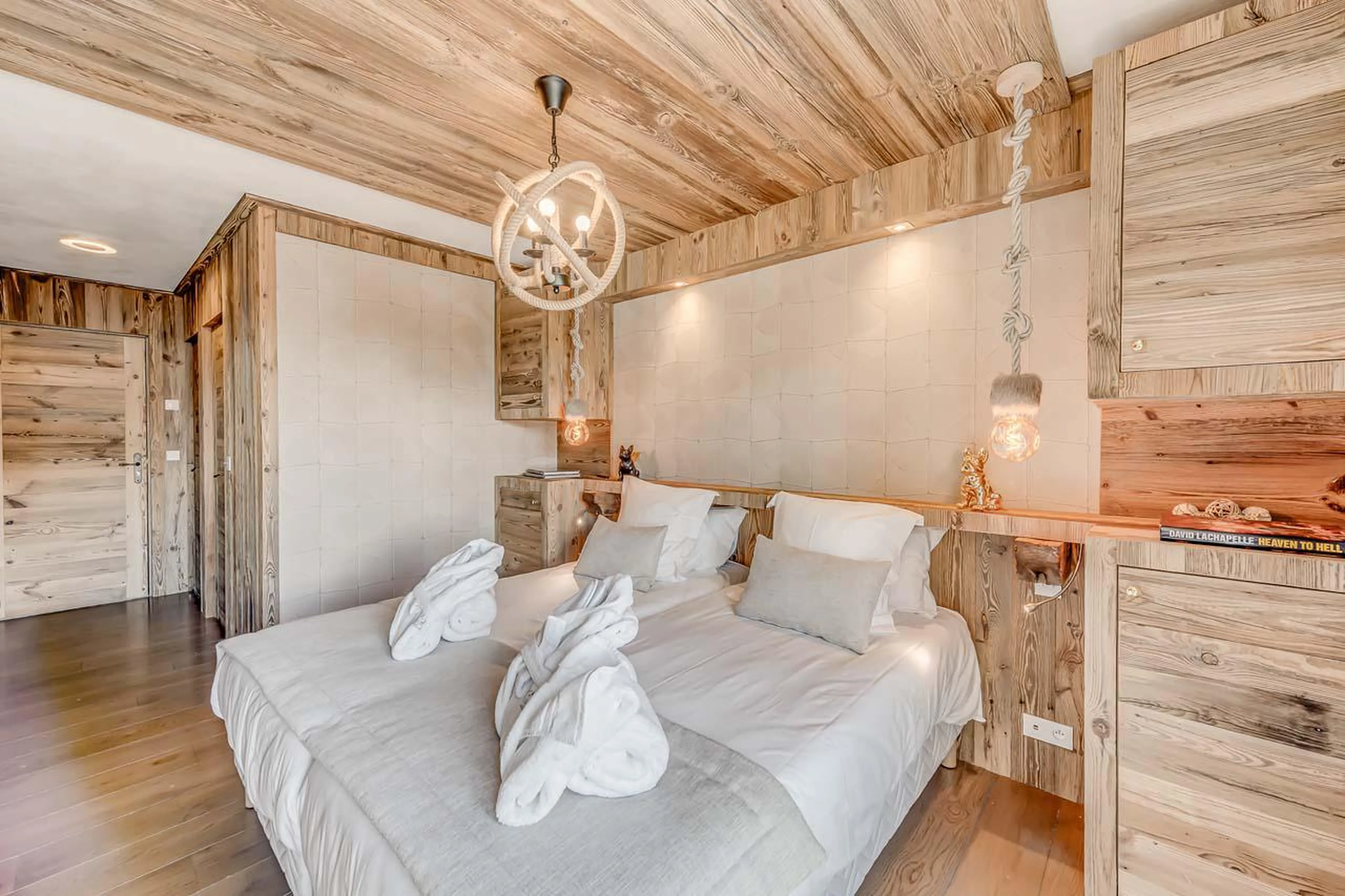 Spacious bedroom with plentiful storage space at Chalet Ganga in Tignes