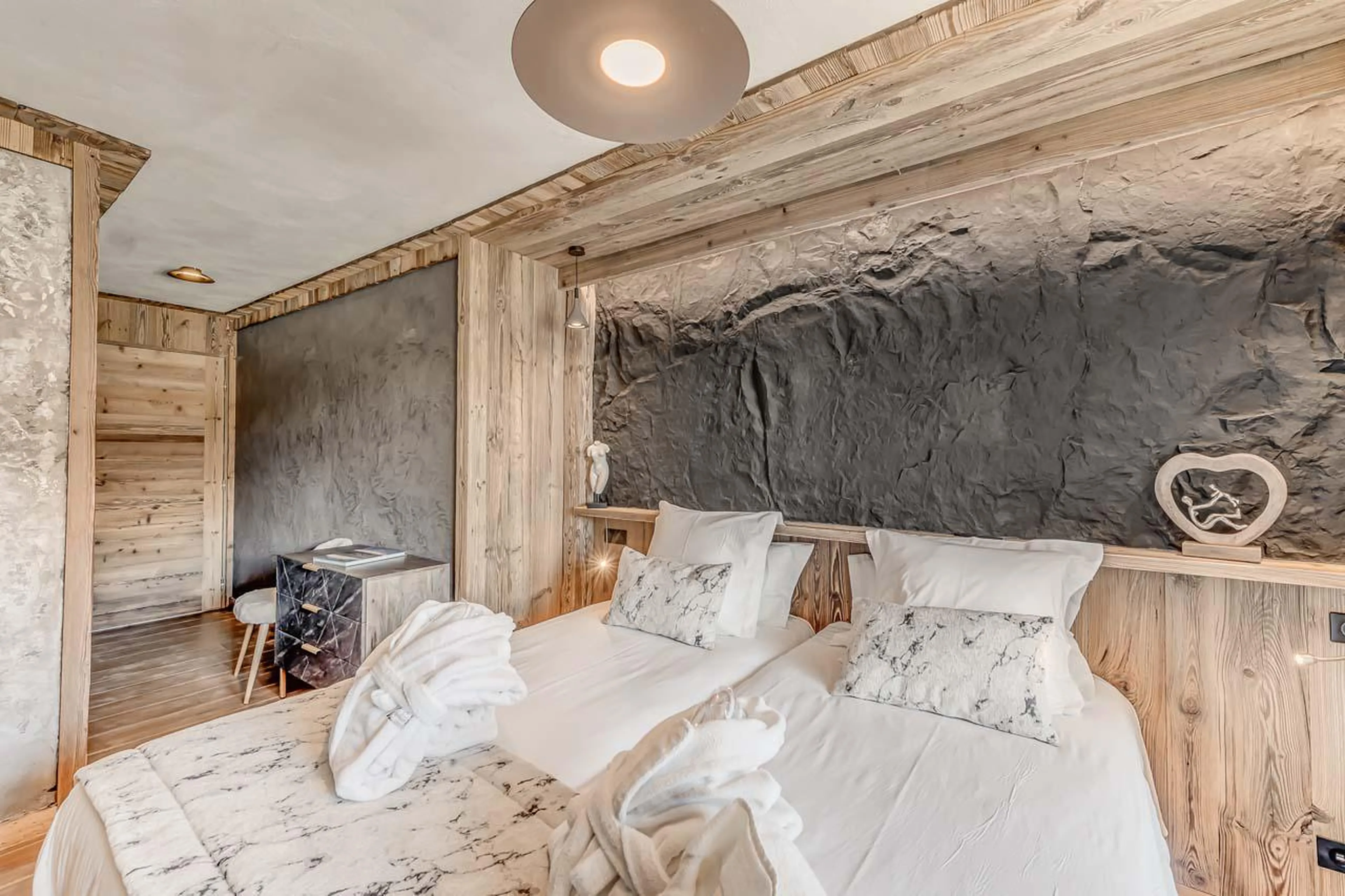 Light and spacious bedroom at Chalet Ganga in Tignes
