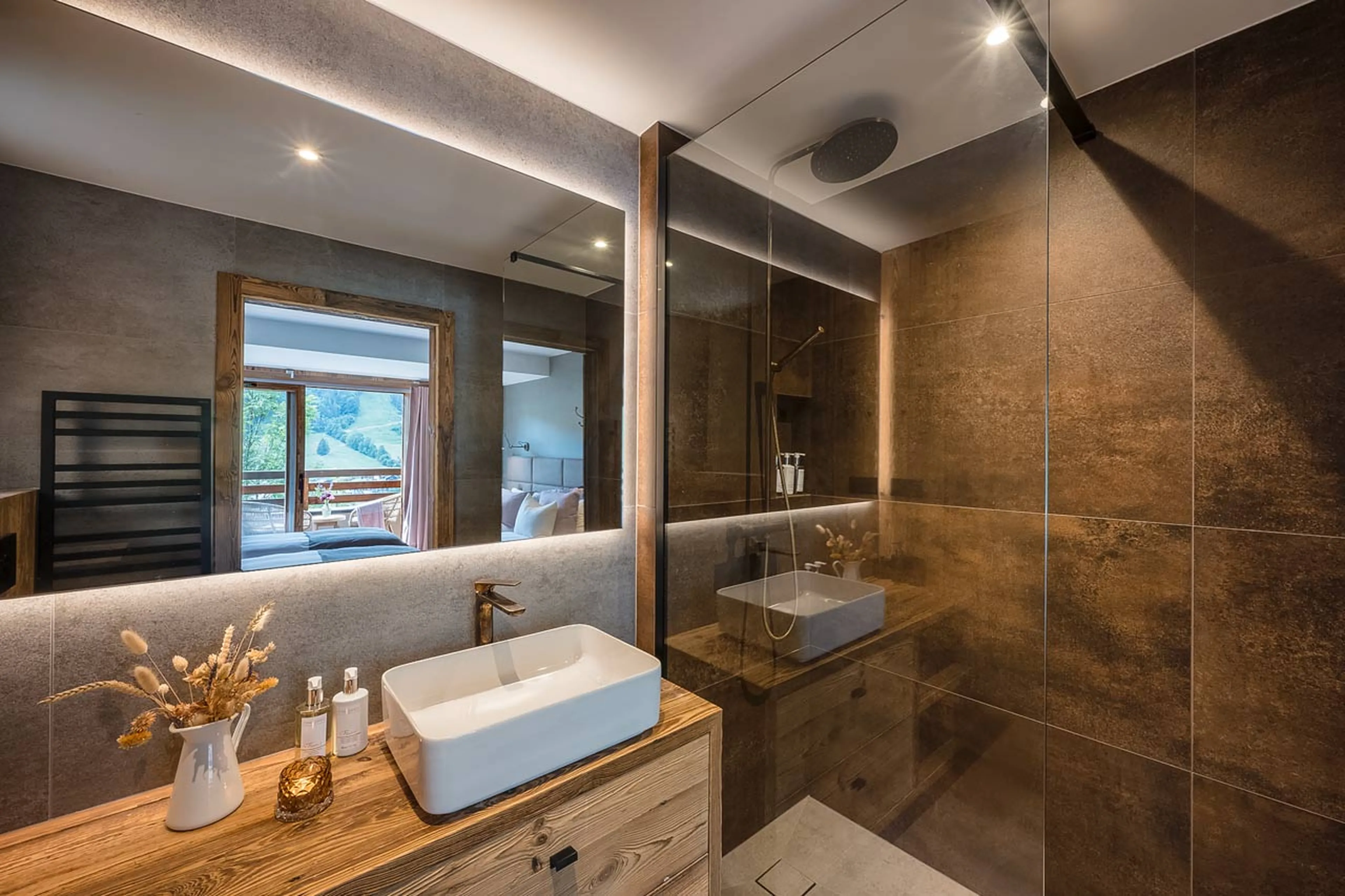 Bedroom 1 bathroom at Chalet Genevieve in Morzine