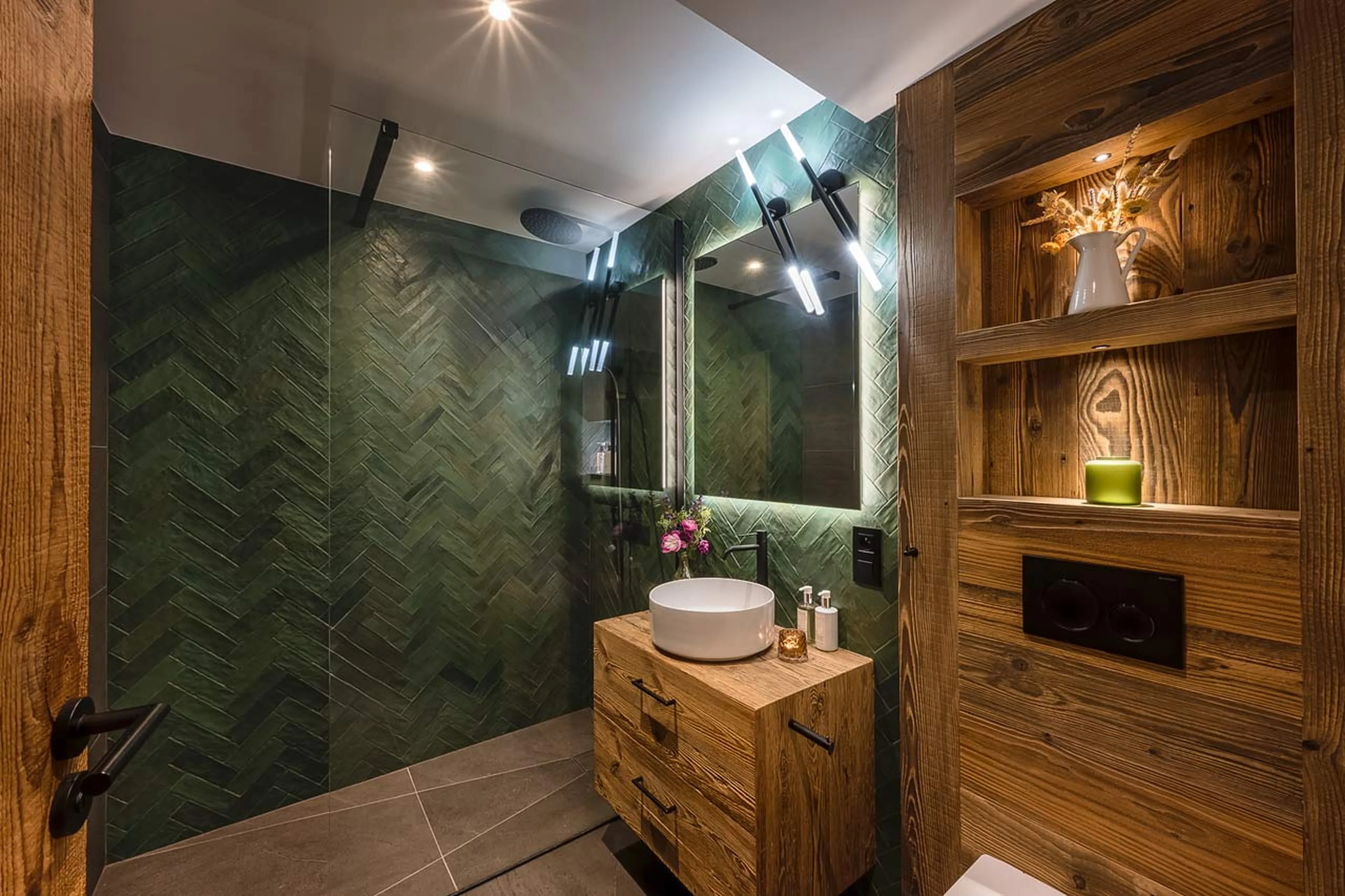 Bunk bed room bathroom at Chalet Genevieve in Morzine