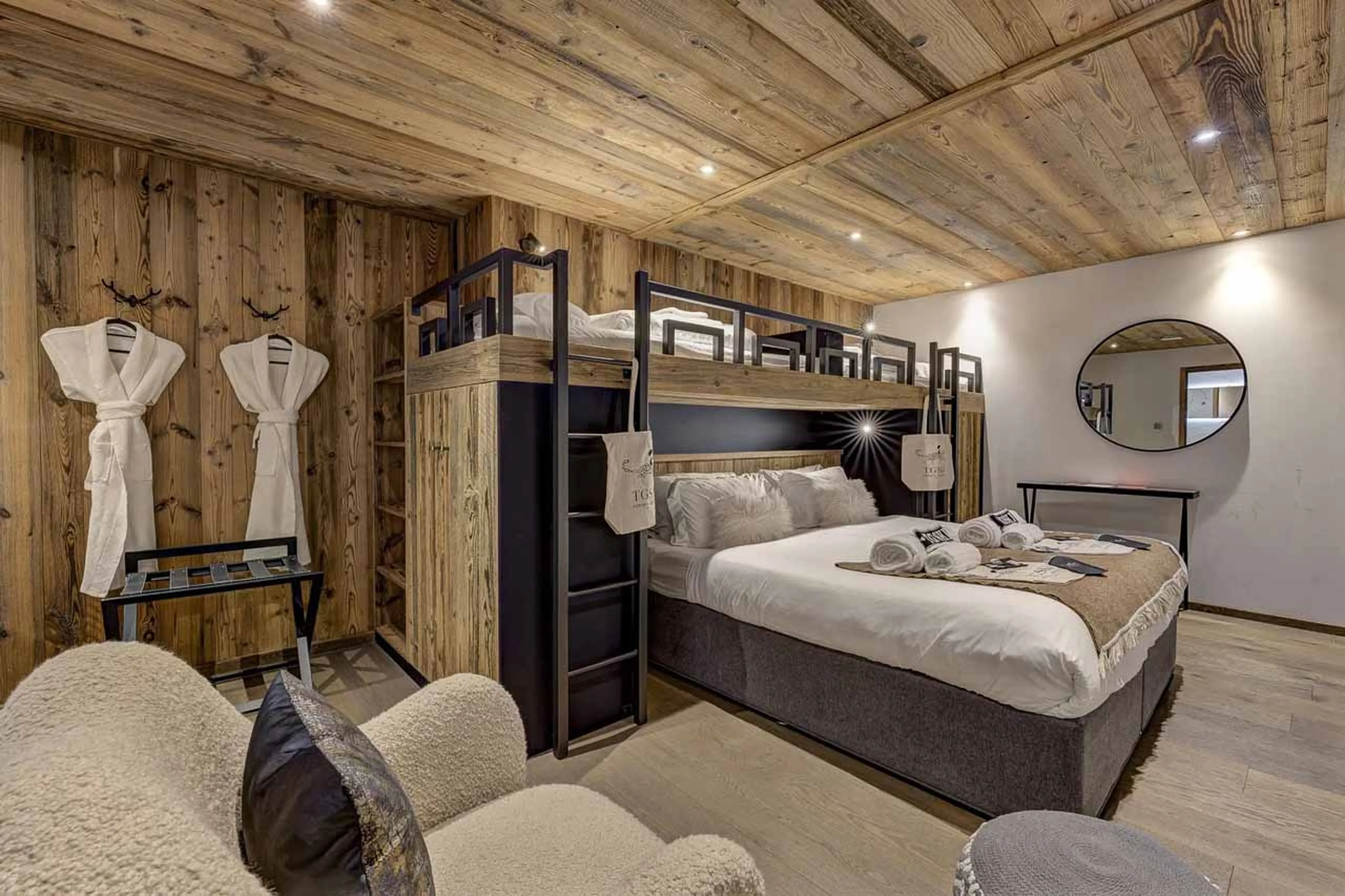 Spacious bunk room at Chalet Goldilocks in Morzine