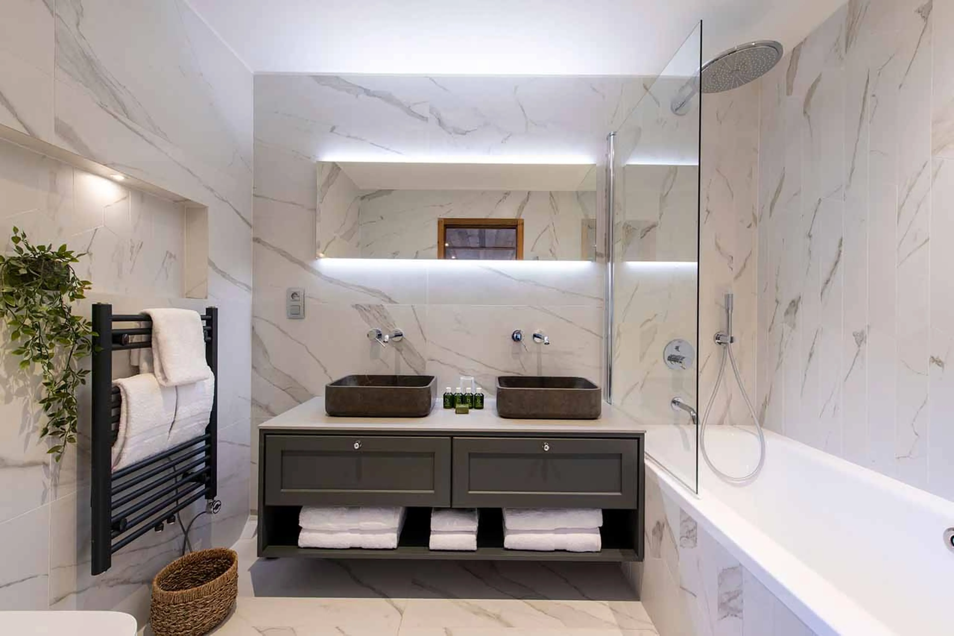 Bathroom five at Chalet Goldilocks in Morzine