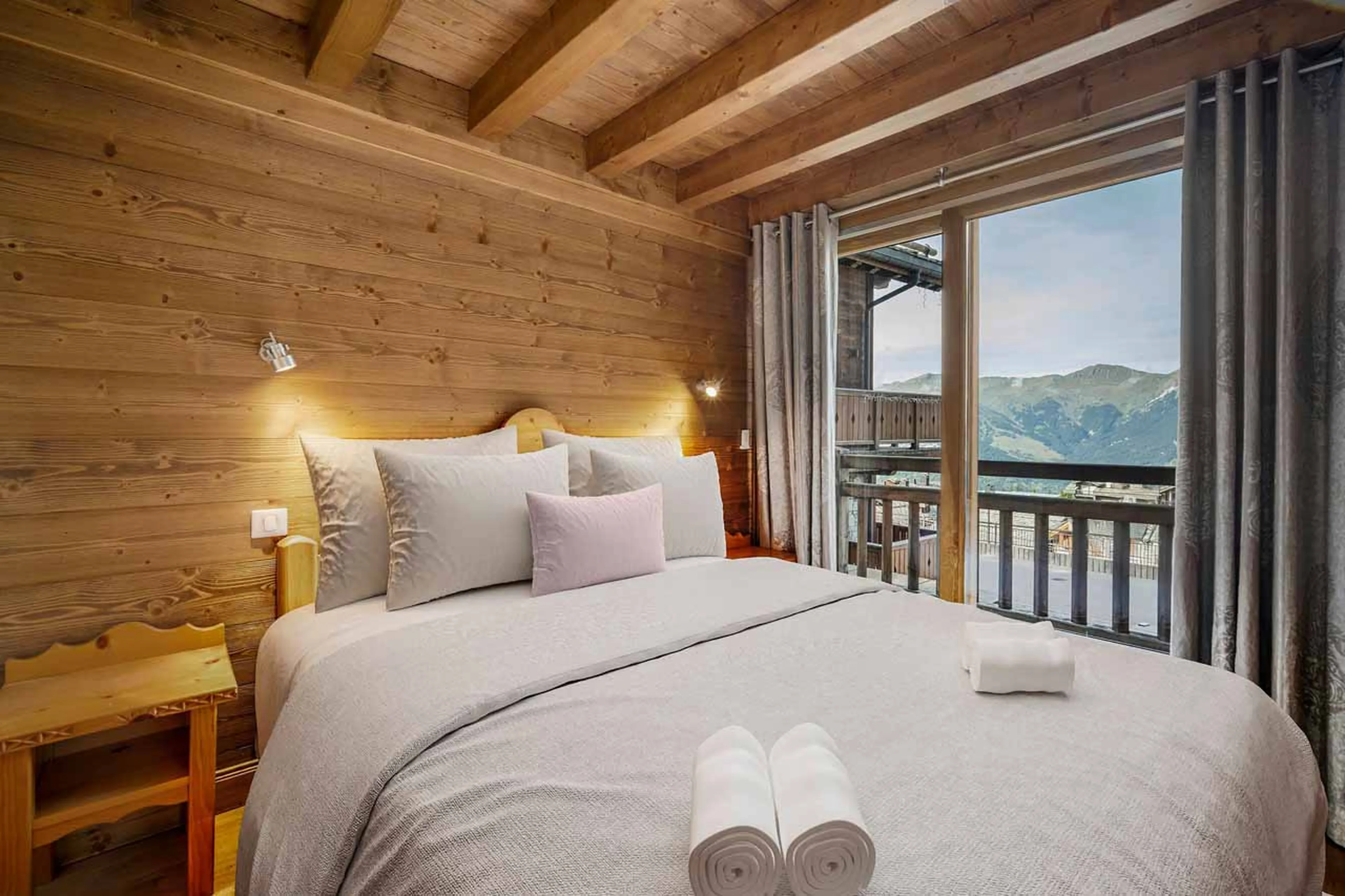 Bedroom 2 views at Grace Dieu in Courchevel 1850