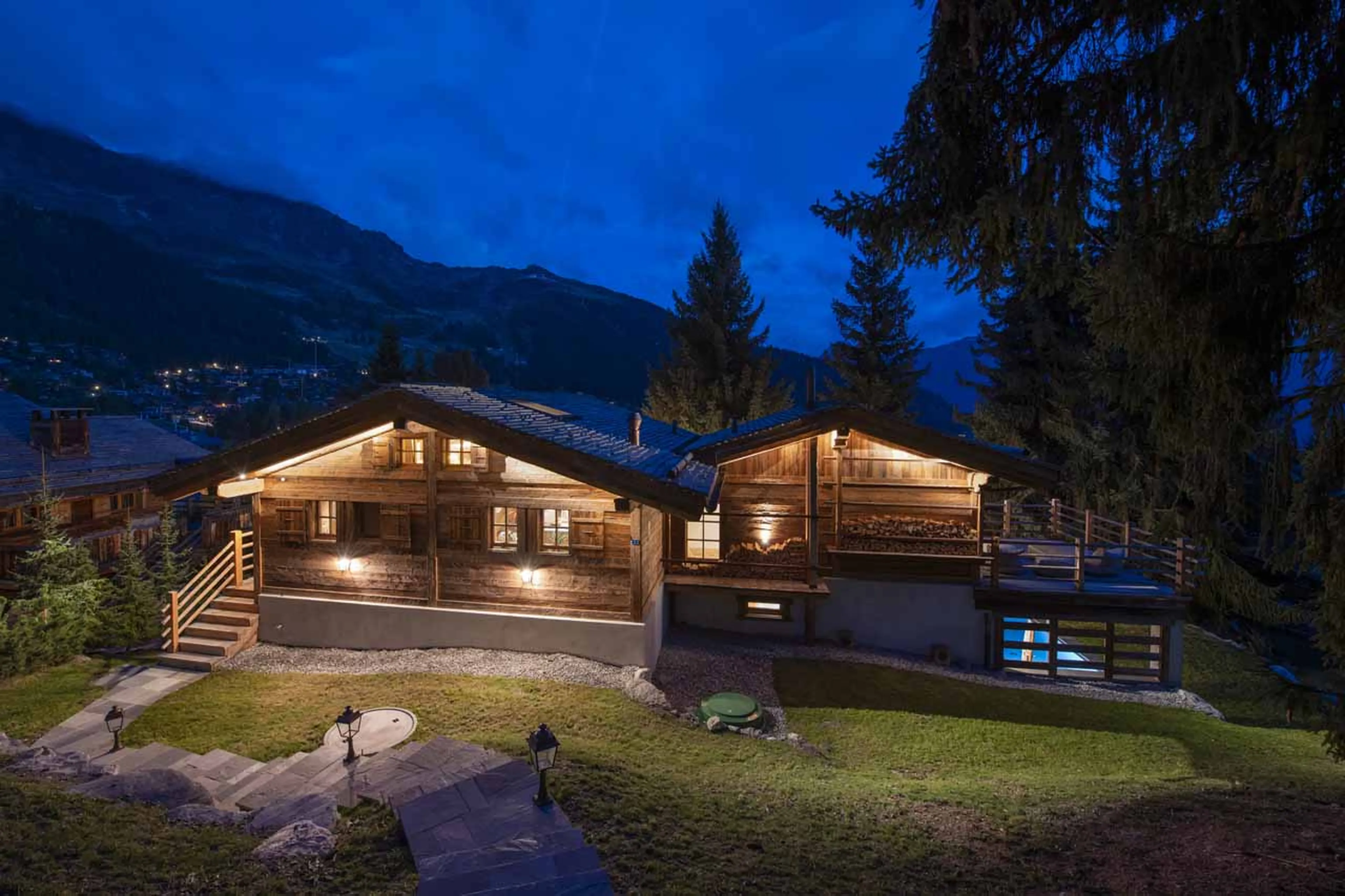Exterior of Chalet Grand Coeur in Verbier at night