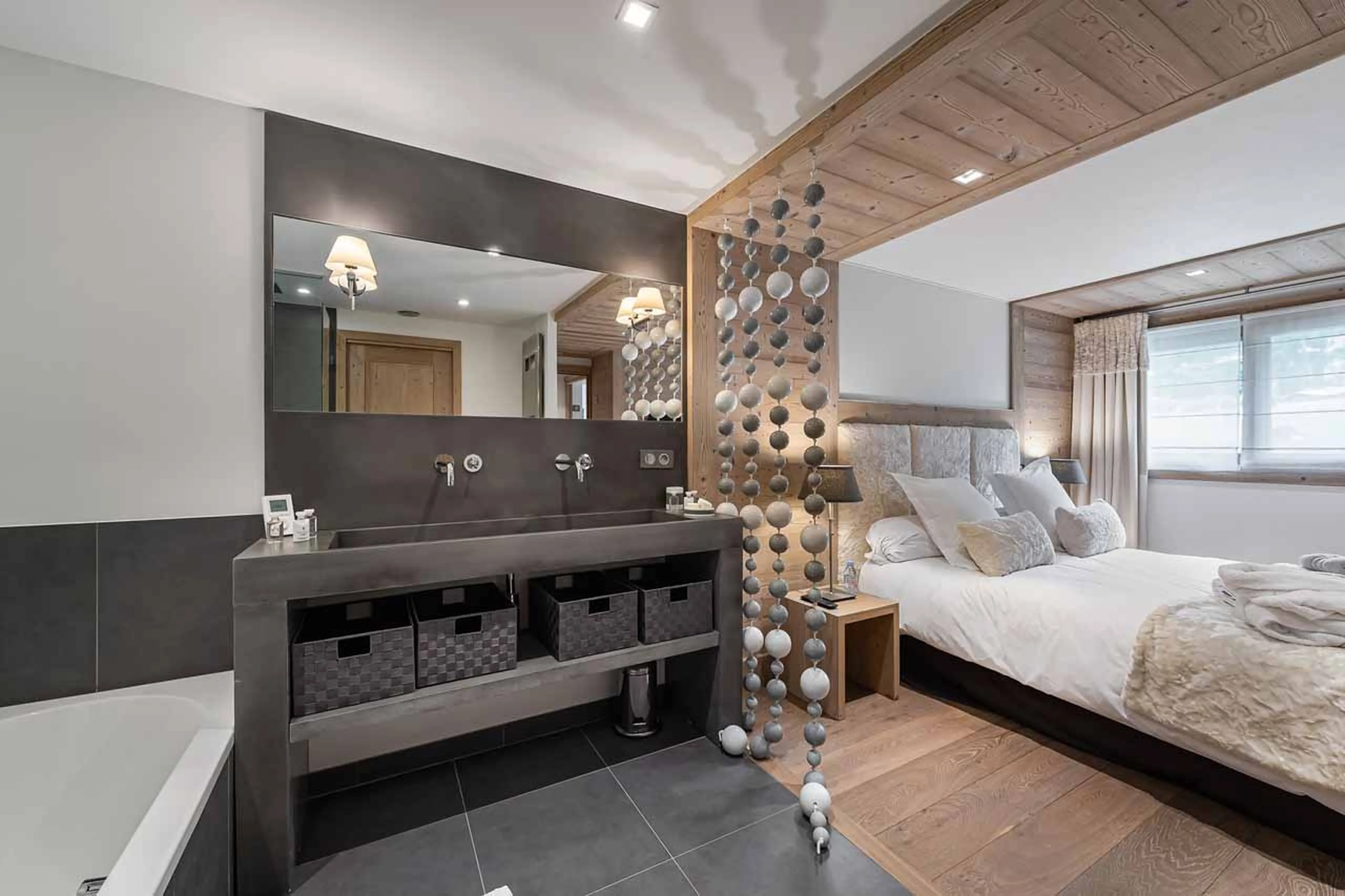 Access to en-suite bathroom at Chalet Grand Tetras at Courchevel Le Praz