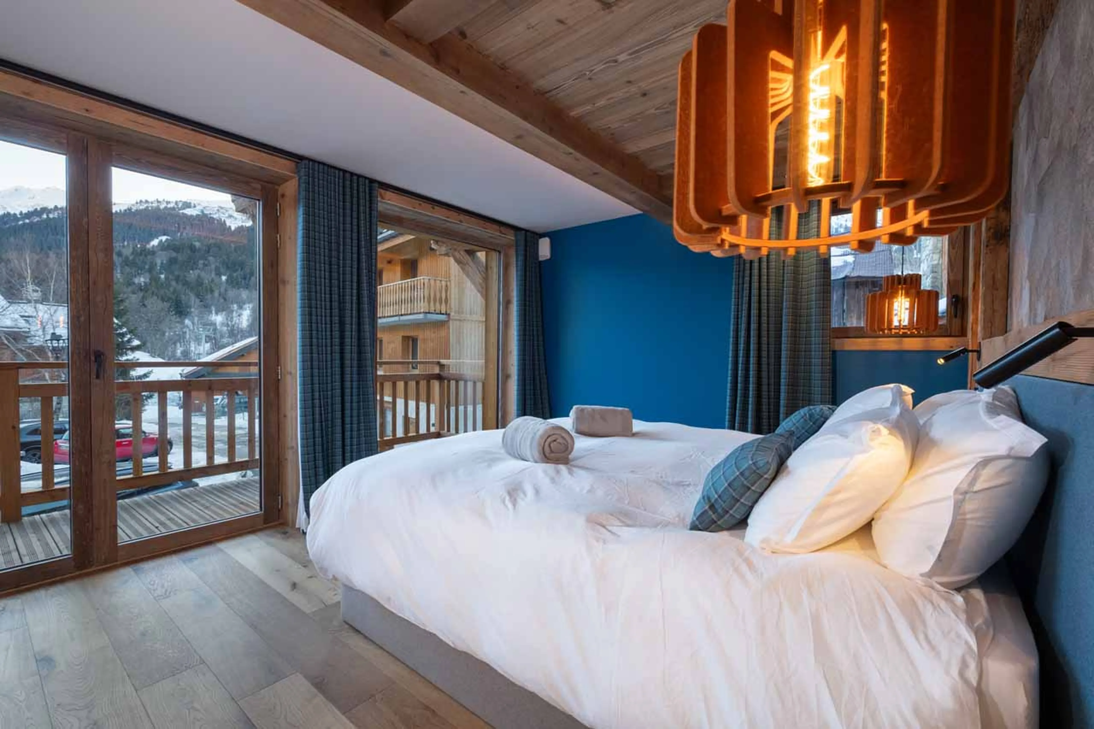Double bedroom with balcony access in Chalet Grande Kalinka, Meribel