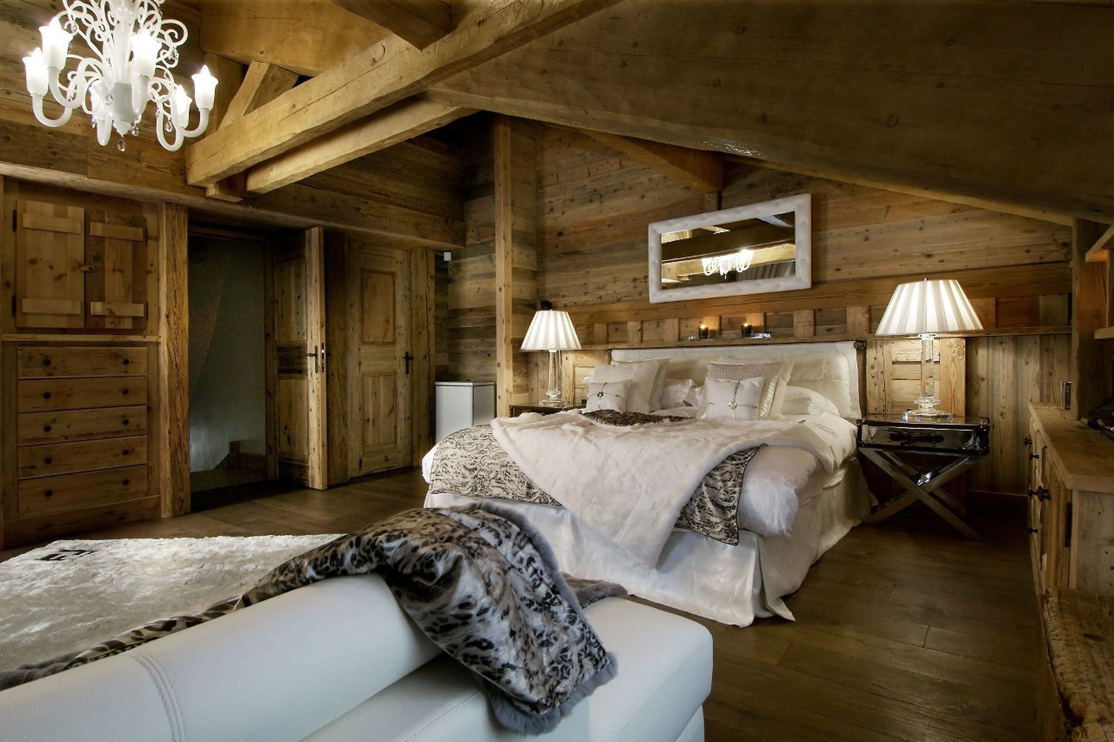 Master bedroom with en suite bathroom in Chalet La Grande Roche in Courchevel 1850