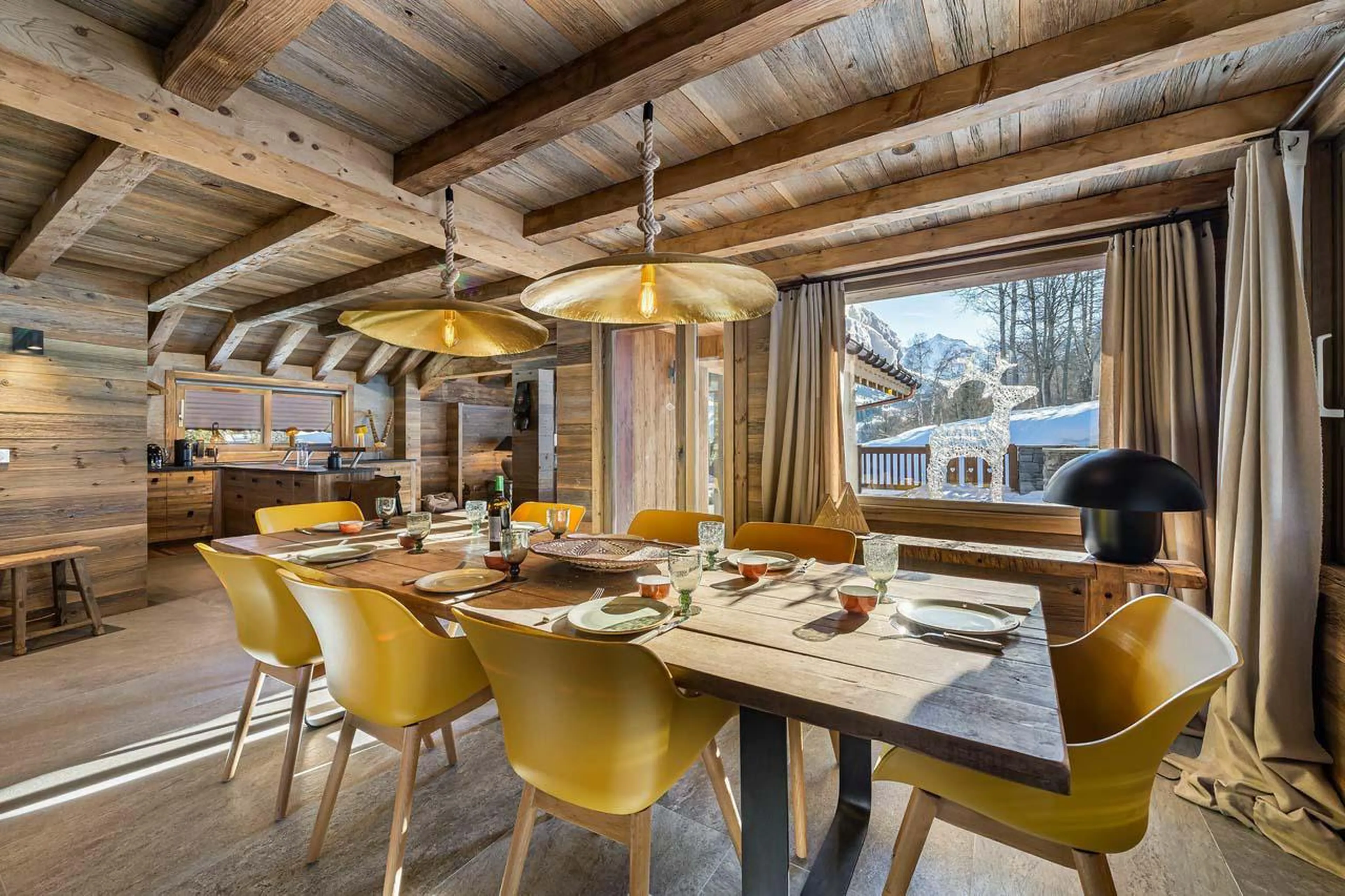 Dining table at Chalet Haapiti in Meribel