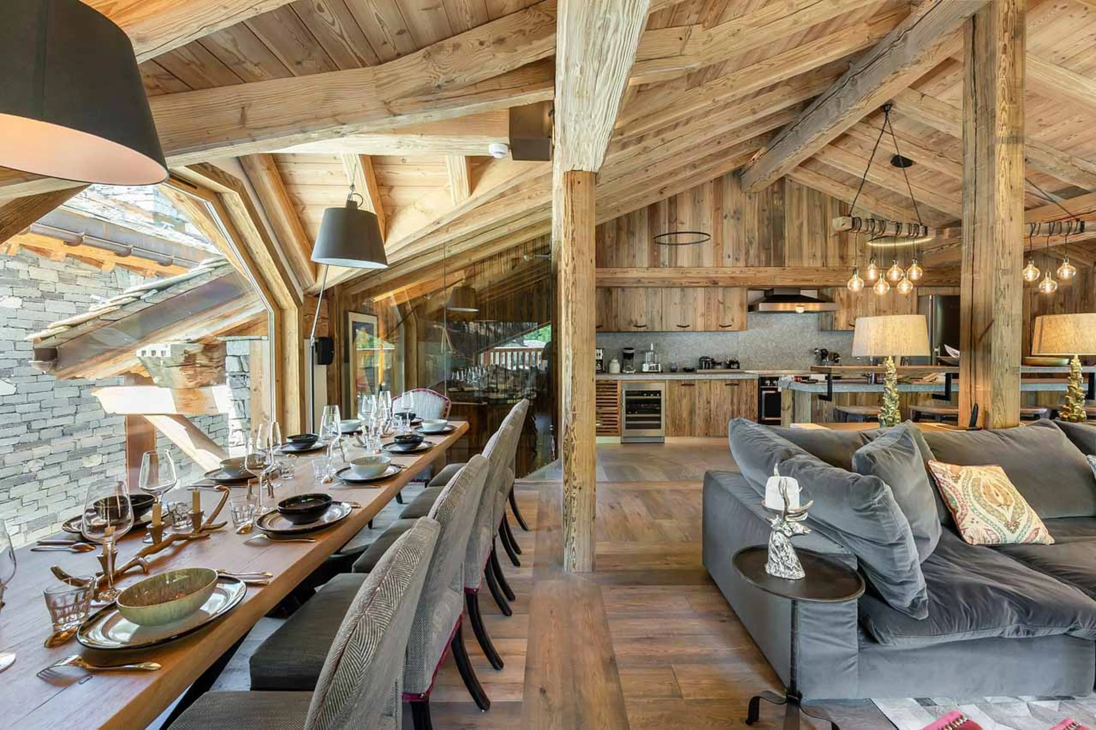 Dining area and kitchen in of Chalet Hermine Blanche in Val d'Isere