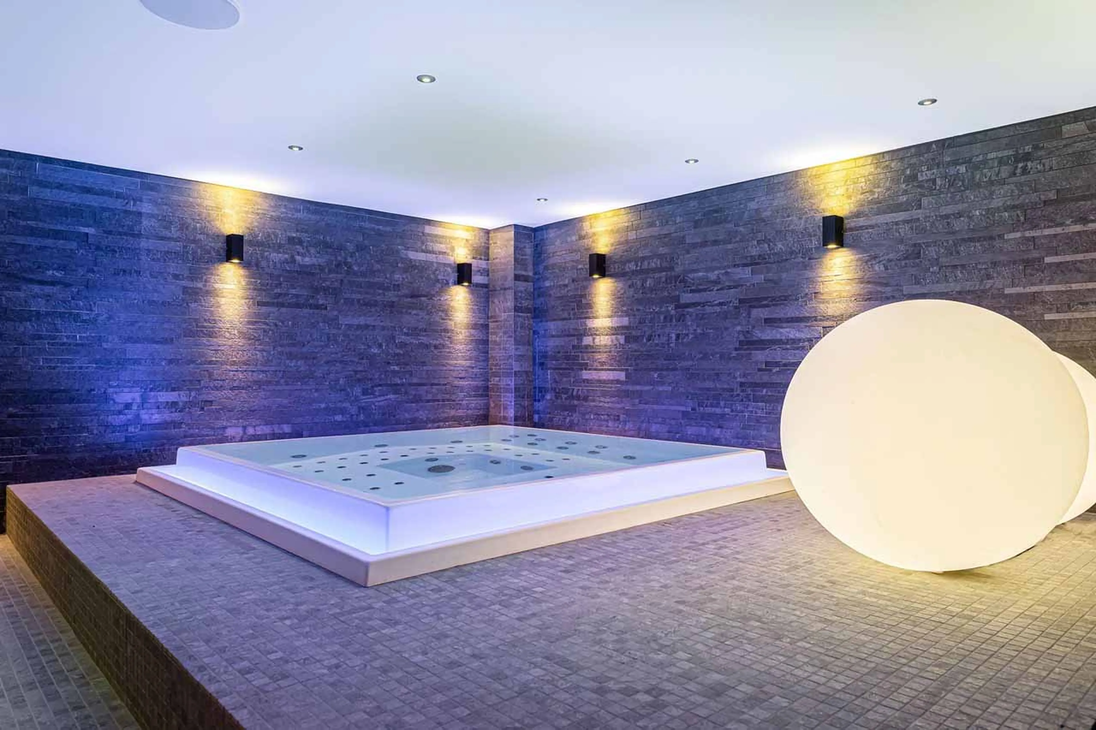 Jacuzzi at Chalet Hermine Blanche in Val d'Isere