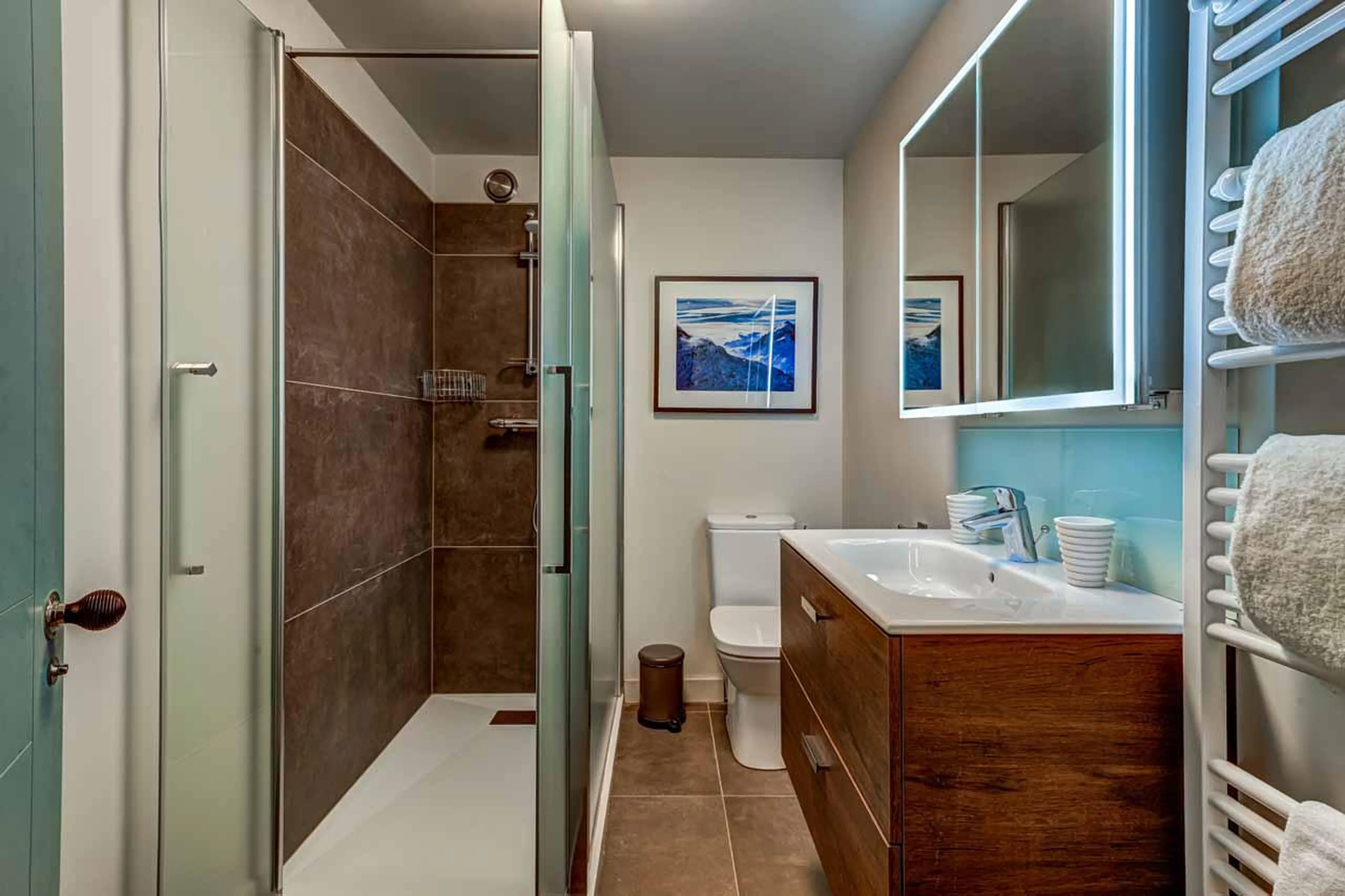 Bathroom two at Hibou in Chamonix