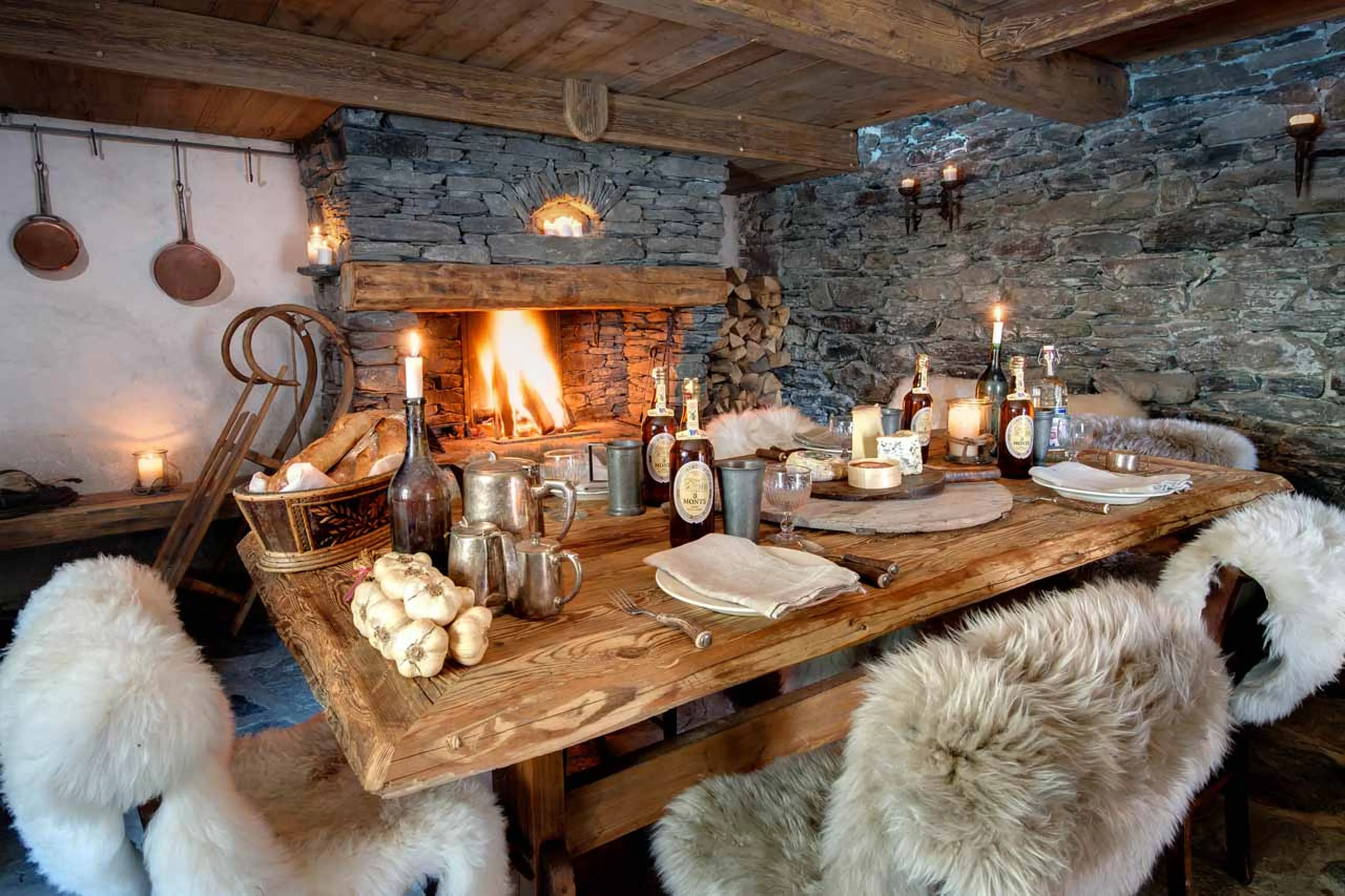 Alpage dining area at Chalet Hibou in Le Miroir