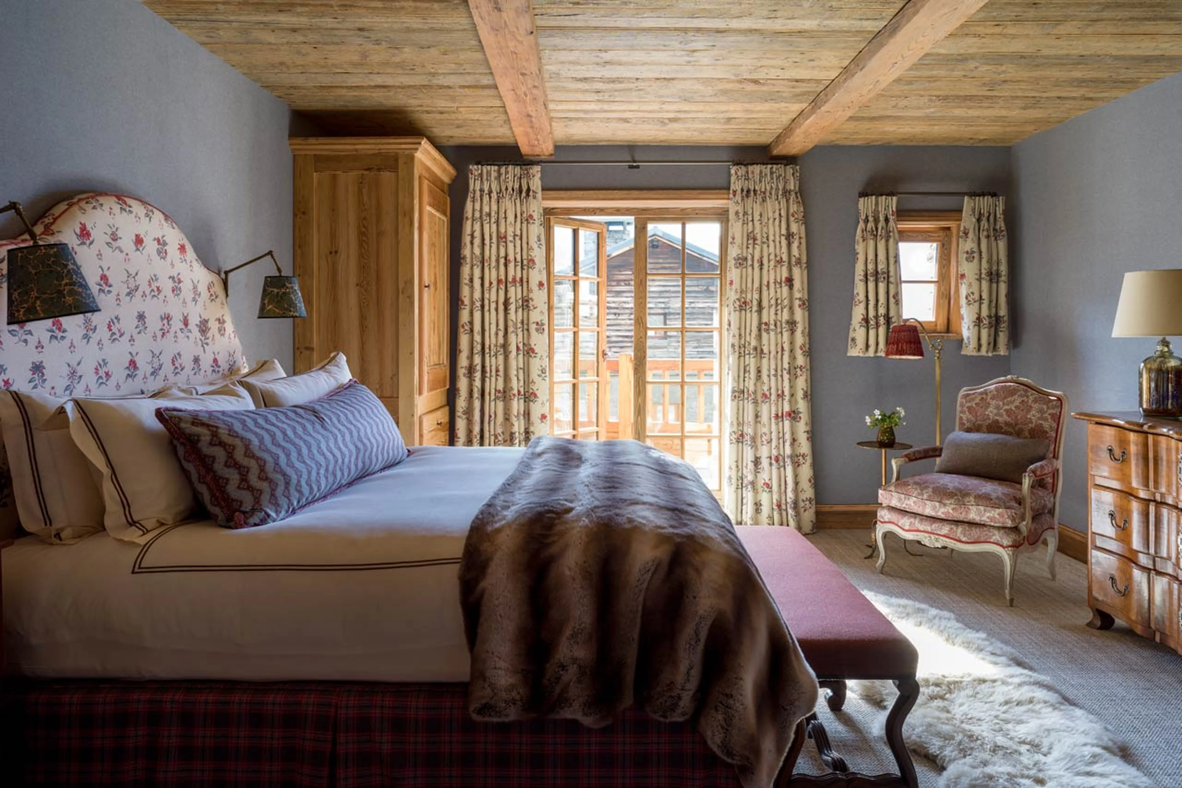 Bedroom five at Chalet Hibou in Le Miroir