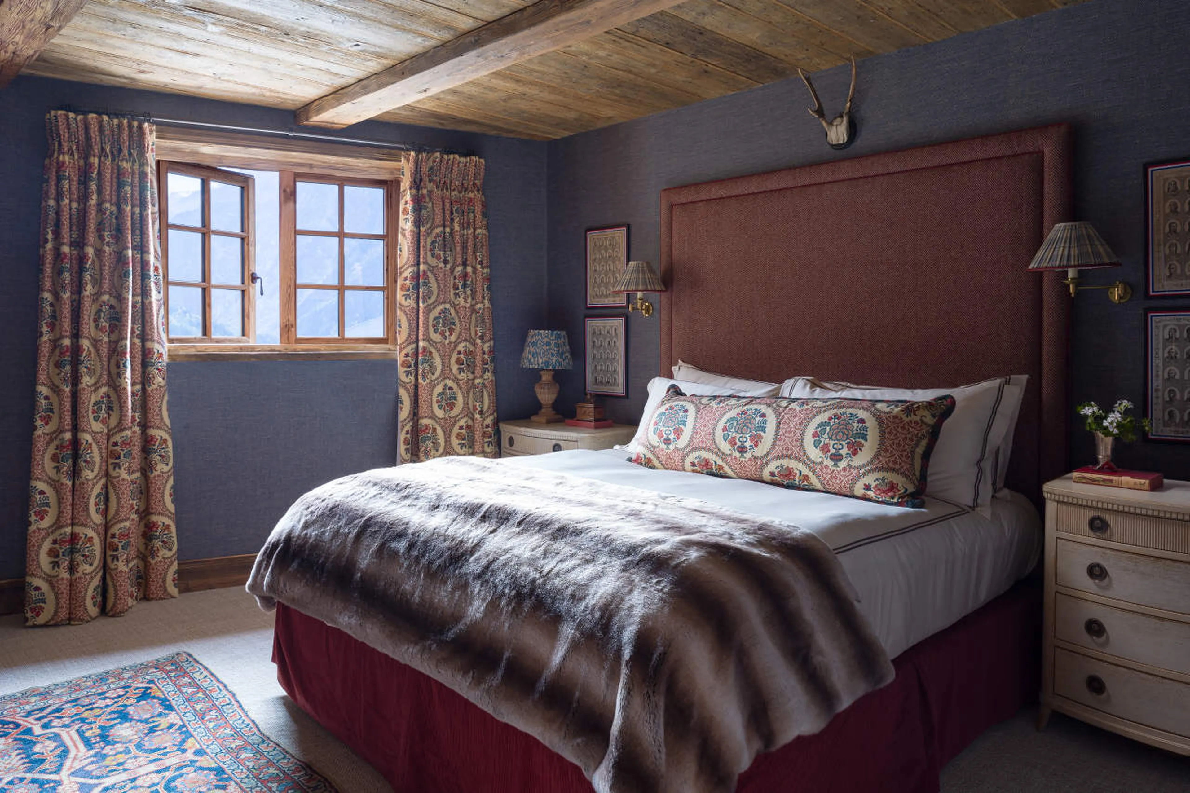 Bedroom six at Chalet Hibou in Le Miroir