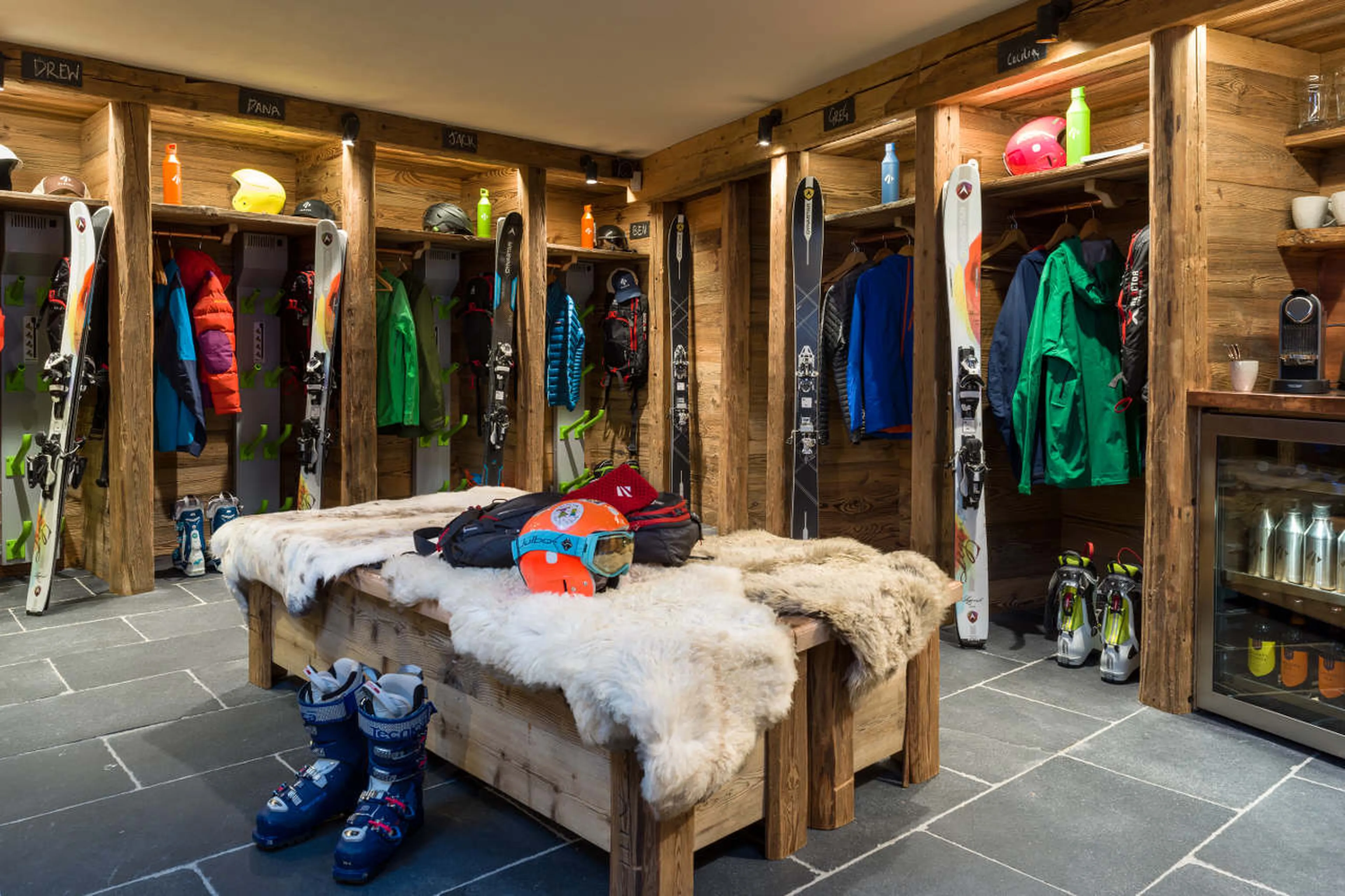 Ski room at Chalet Hibou in Le Miroir