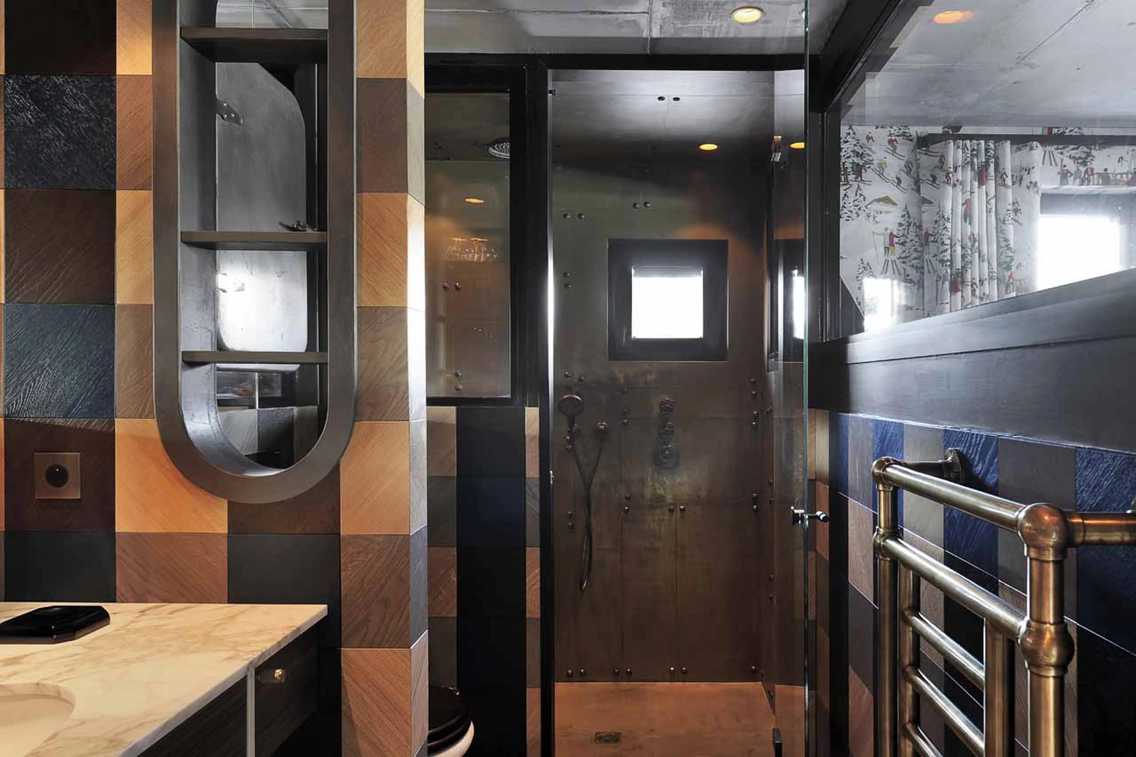 Italian-style shower at Chalet Ikamiut in Courchevel 1550