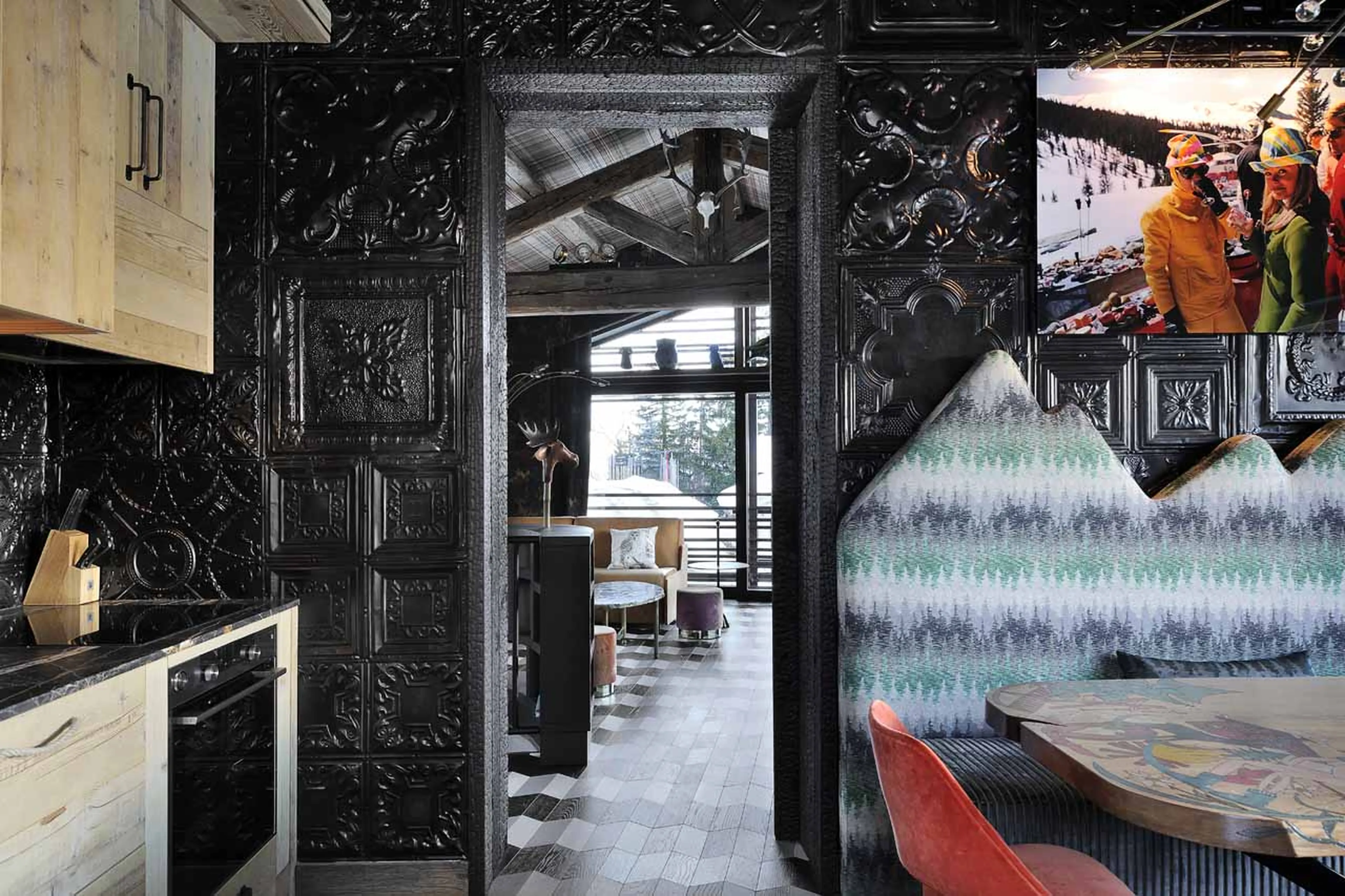 Dining room and living room at Chalet Ikamiut in Courchevel 1550