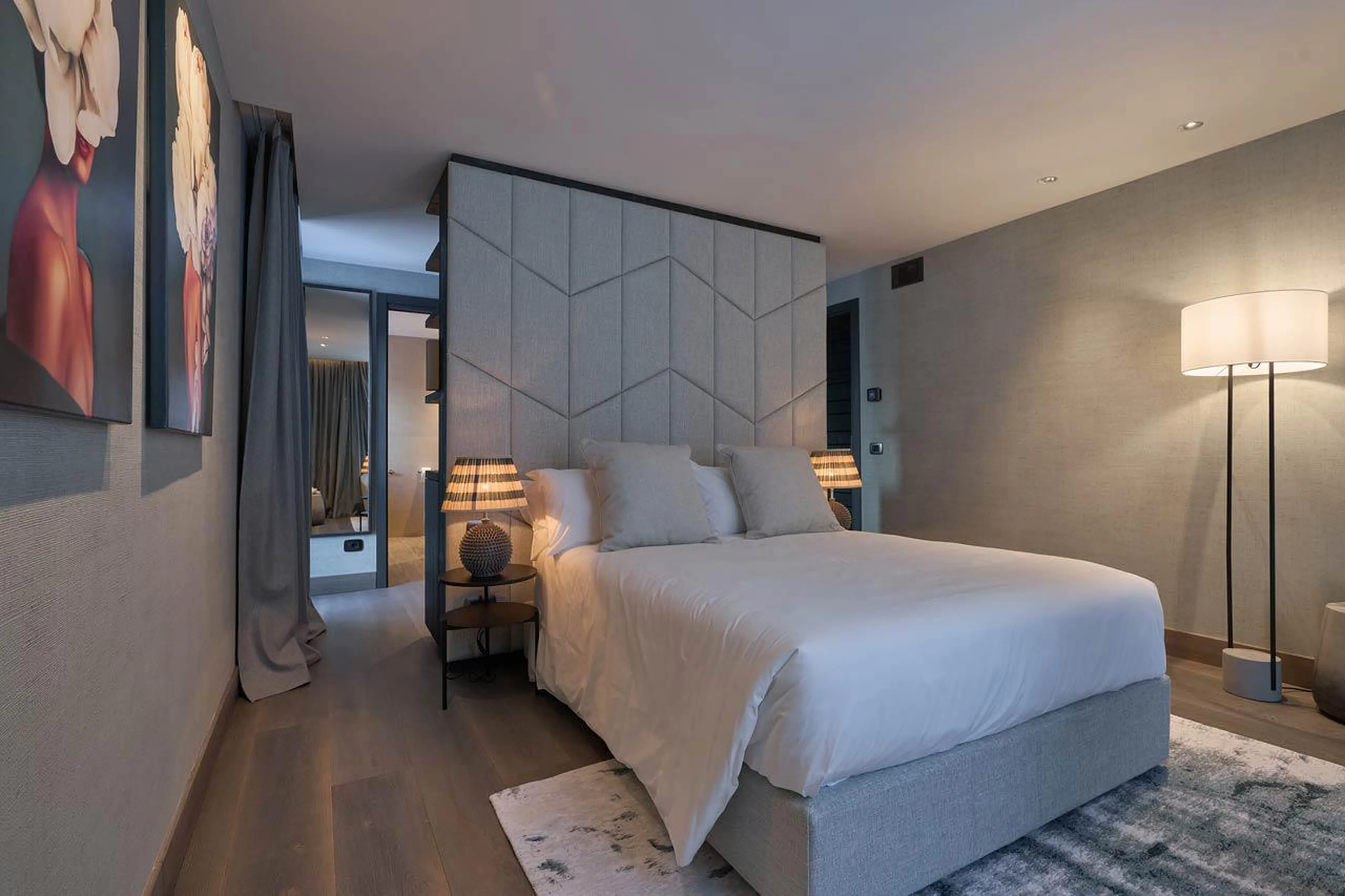 Bed in bedroom three of Chalet Il Gufo in Cervinia