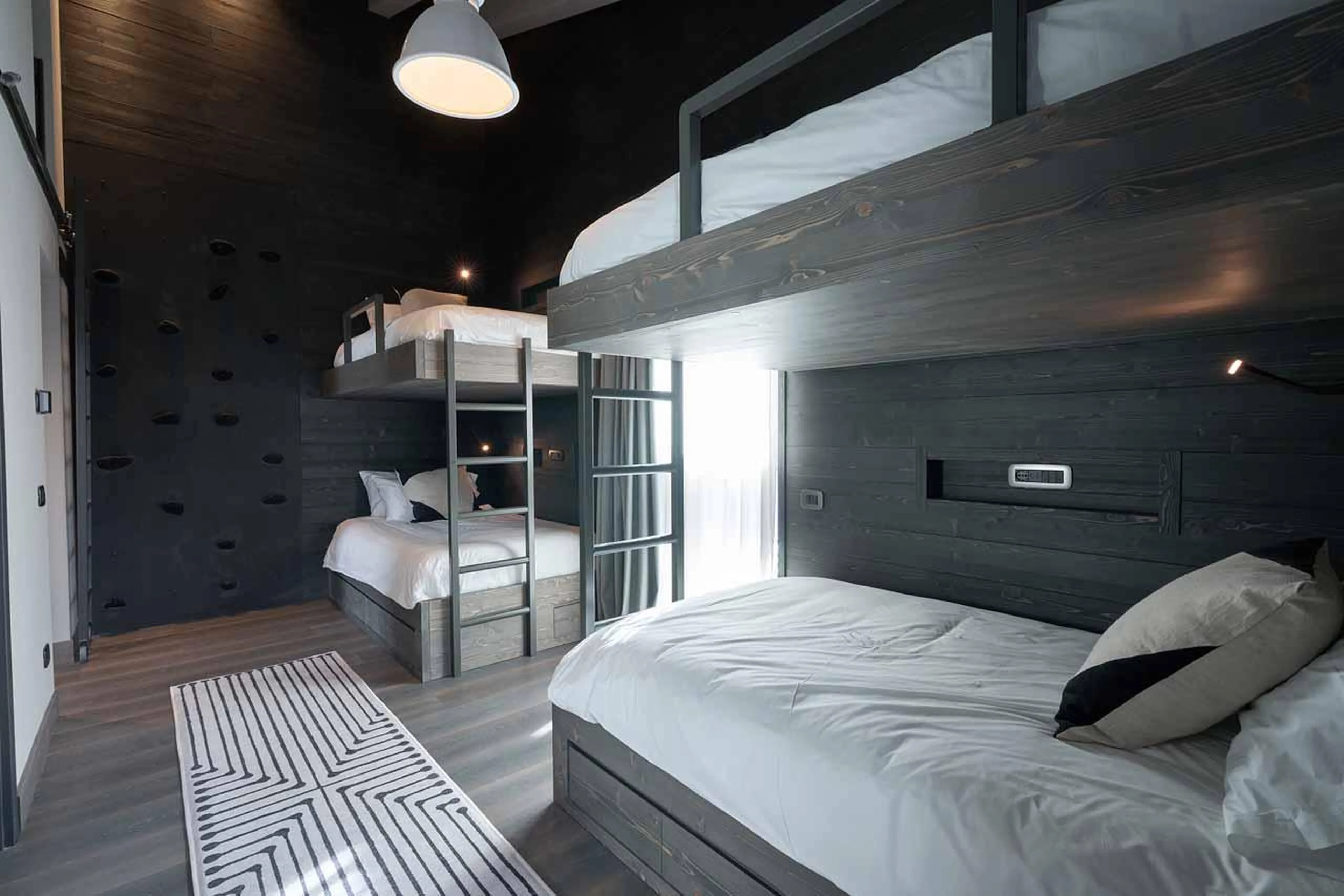 Bedroom six at Chalet Il Gufo in Cervinia