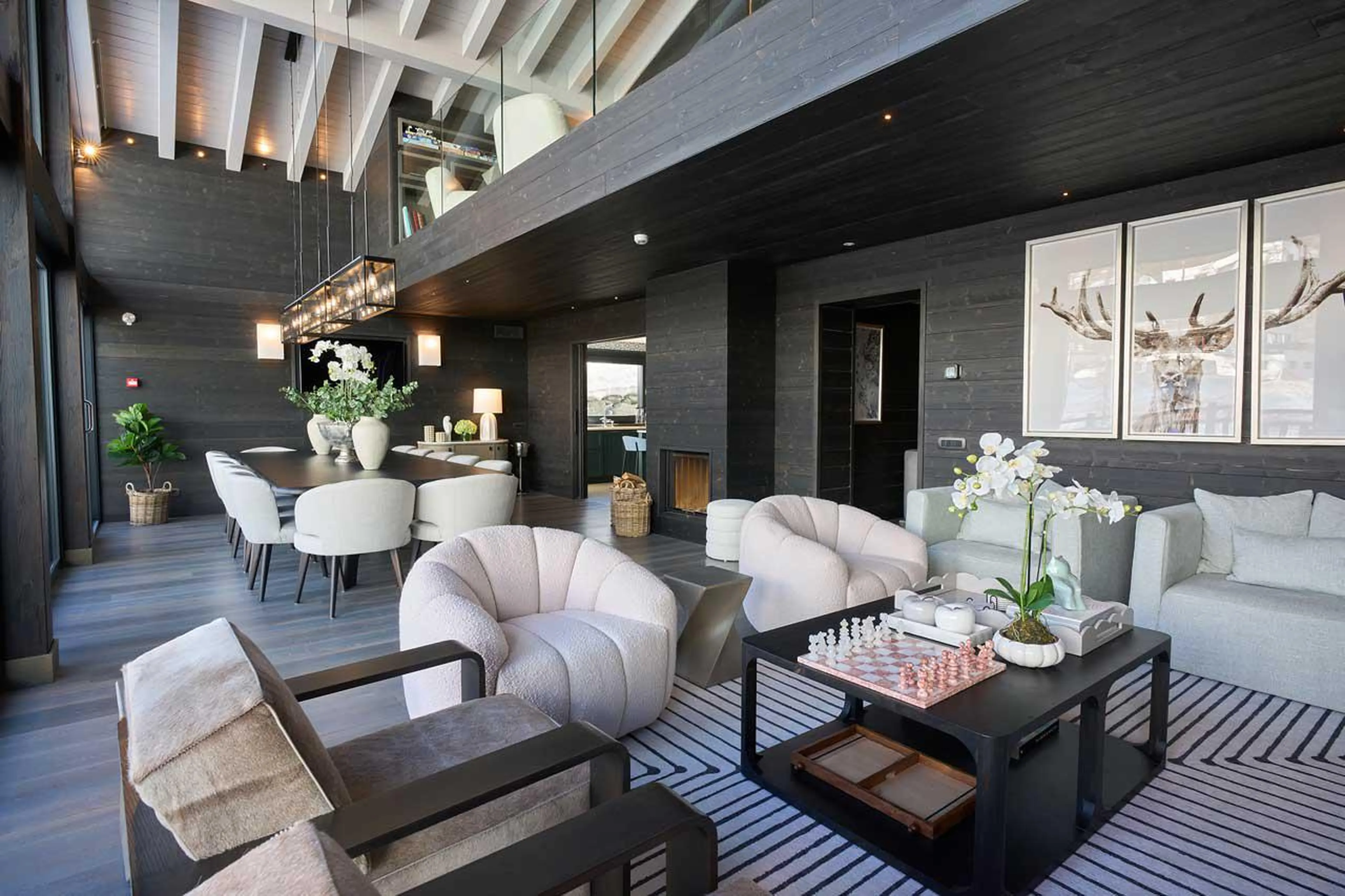 Living area and mezzanine in Chalet Il Gufo in Cervinia