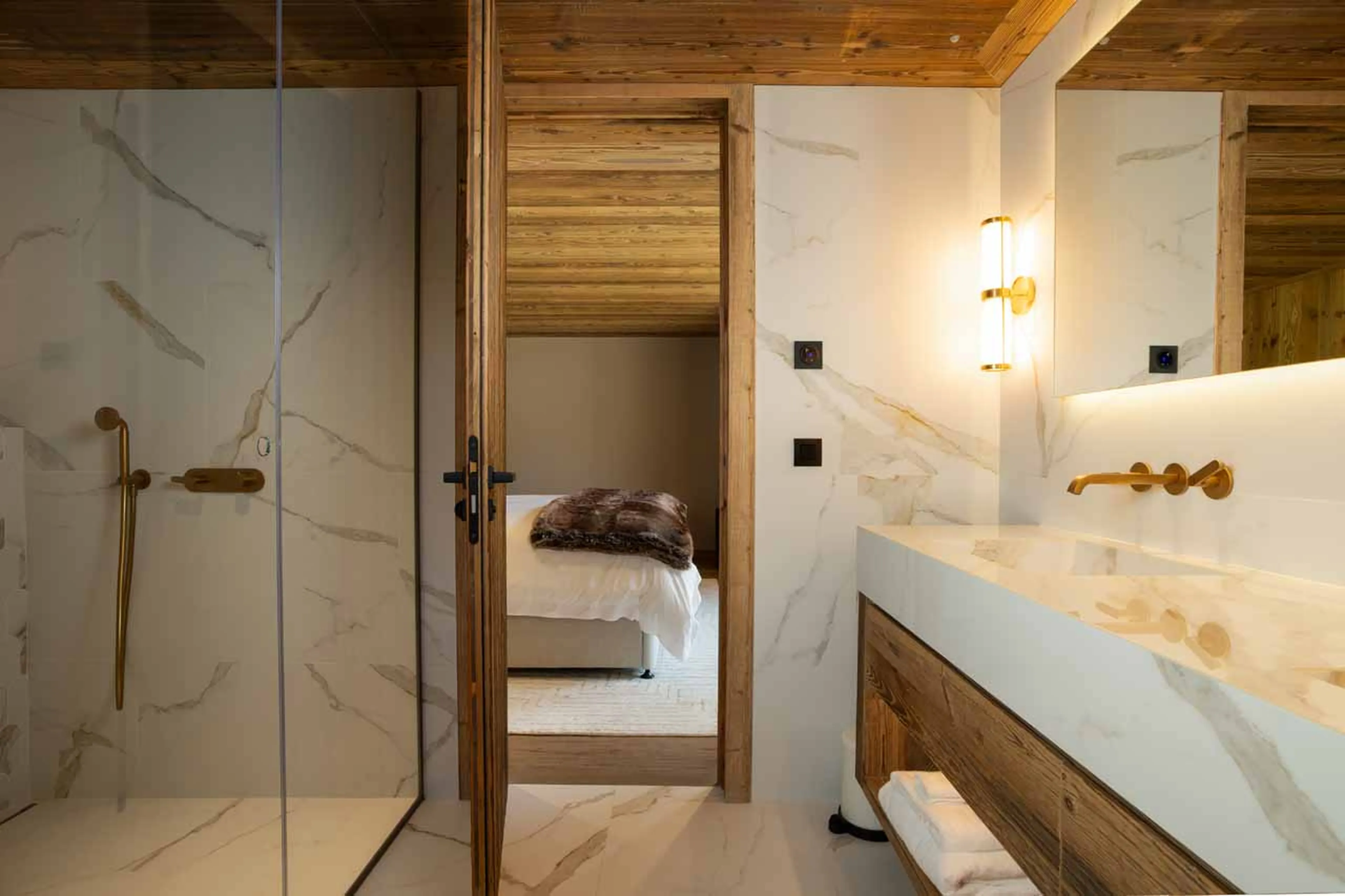 Bedroom 2 en-suite at Chalet Ilex in St Martin de Belleville