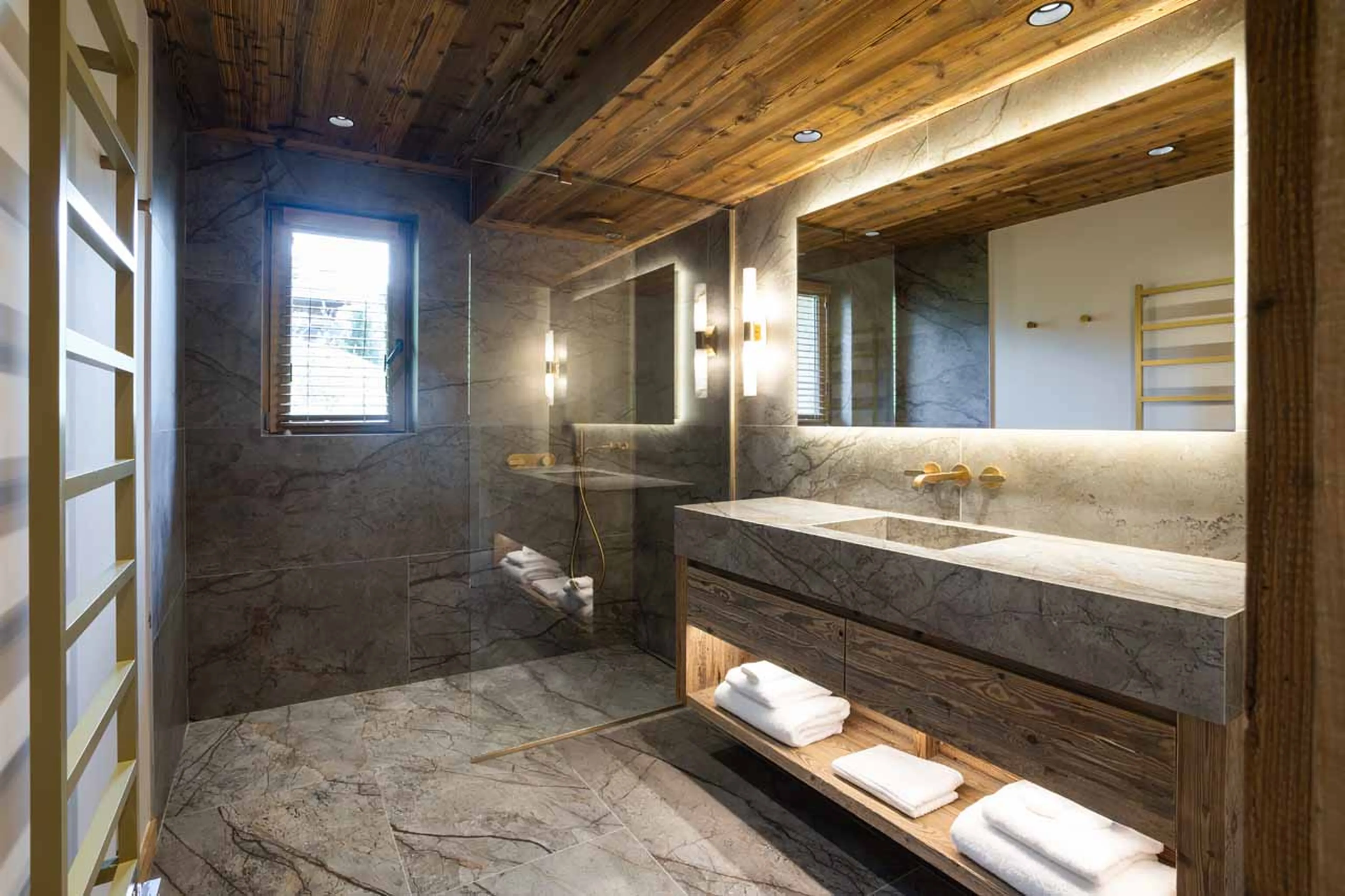 Bedroom 3 en-suite at Chalet Ilex in St Martin de Belleville